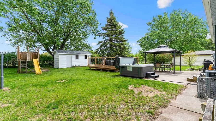 741 GLOVER Crescent