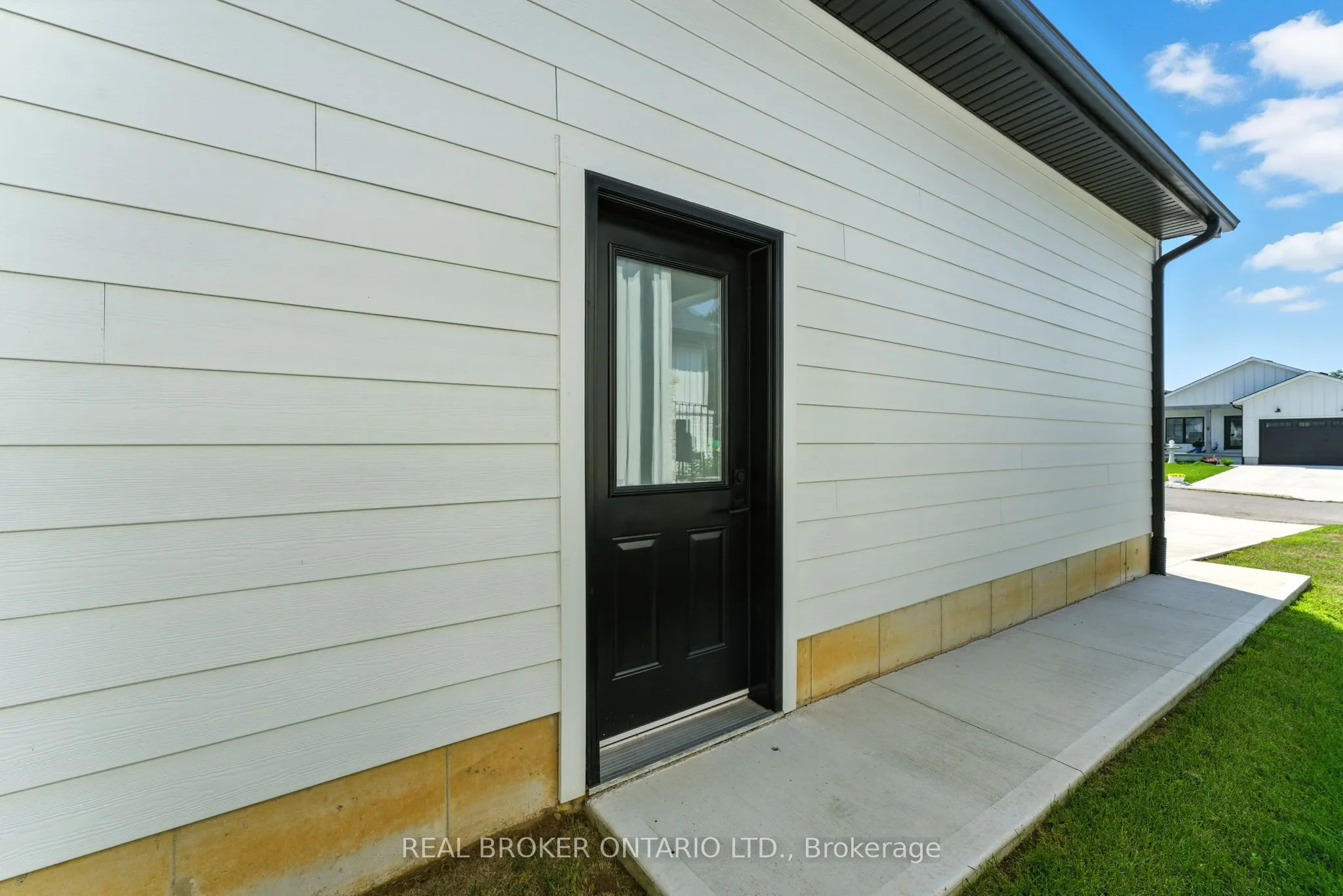 7 Macneil Court