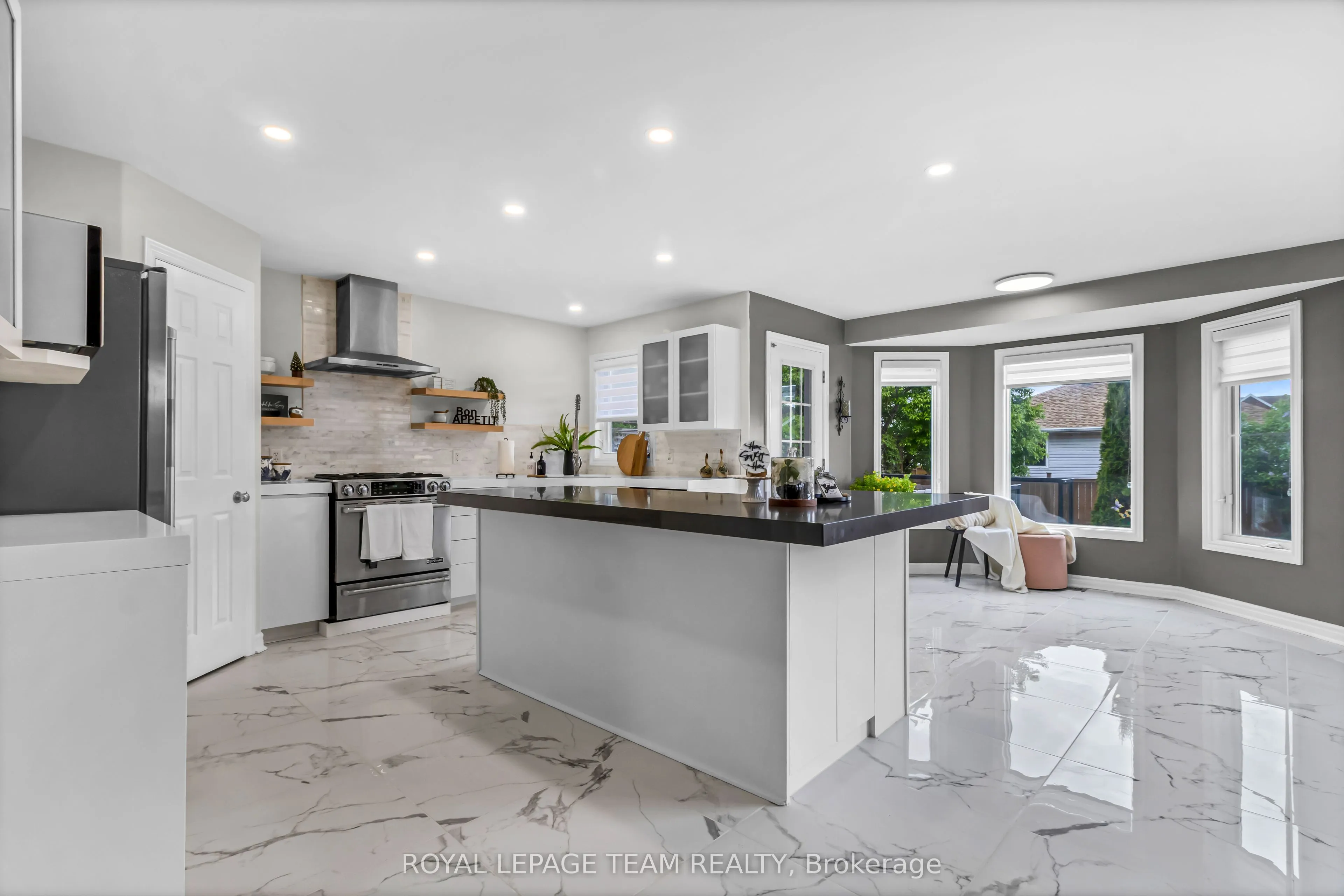 3728 Mountain Meadows Crescent
