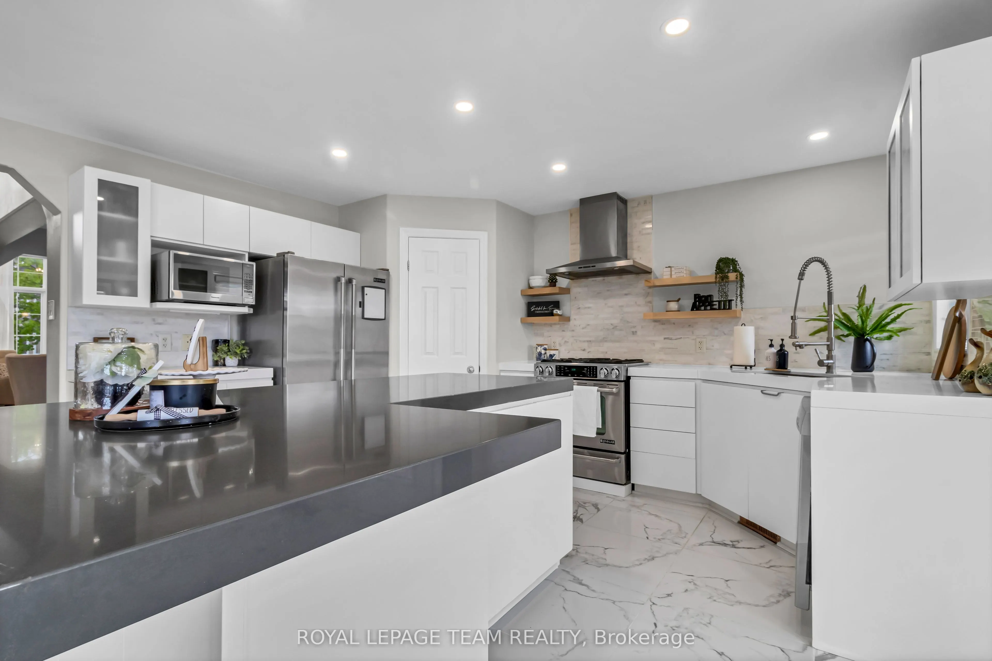 3728 Mountain Meadows Crescent