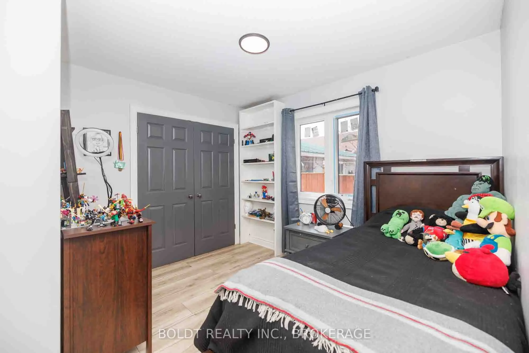 10 1/2 Metcalfe Street