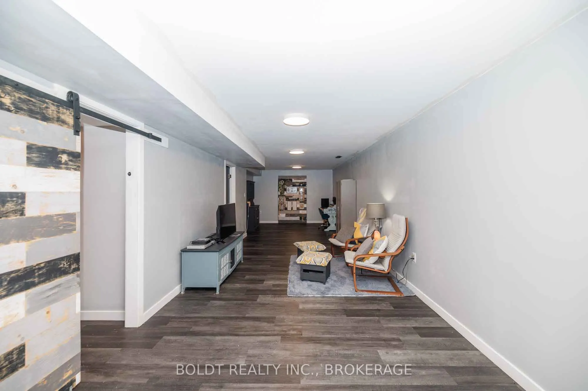 10 1/2 Metcalfe Street