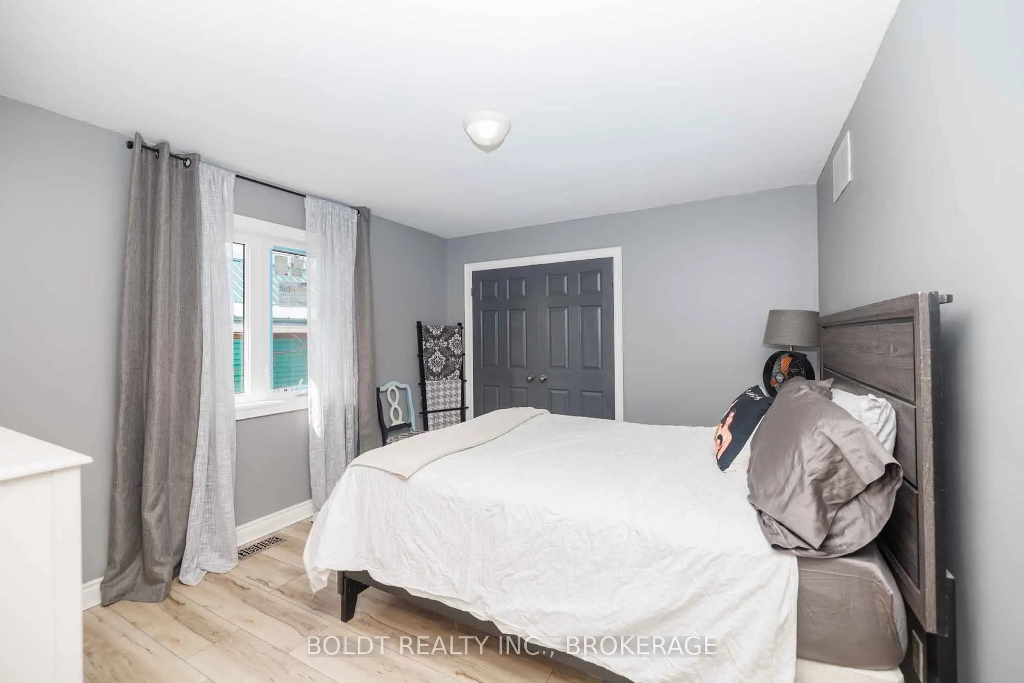 10 1/2 Metcalfe Street