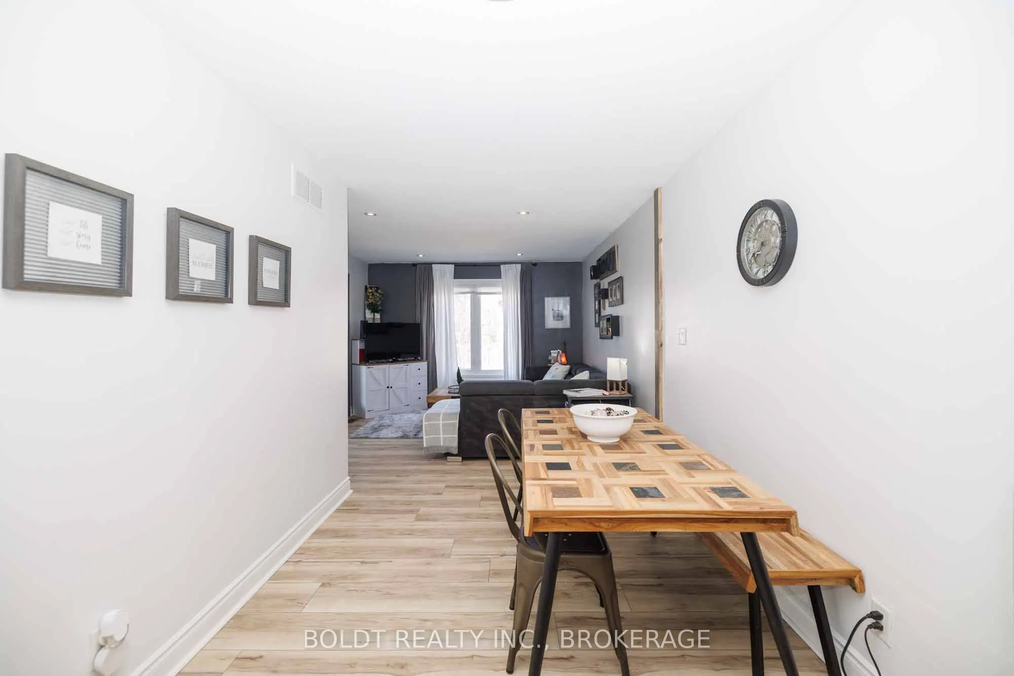 10 1/2 Metcalfe Street