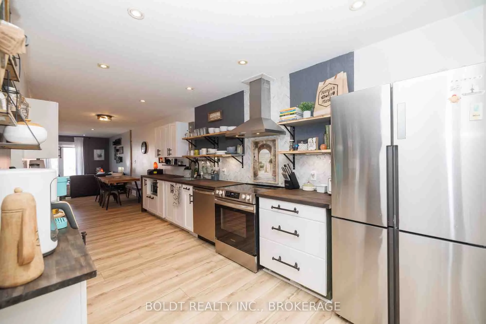 10 1/2 Metcalfe Street