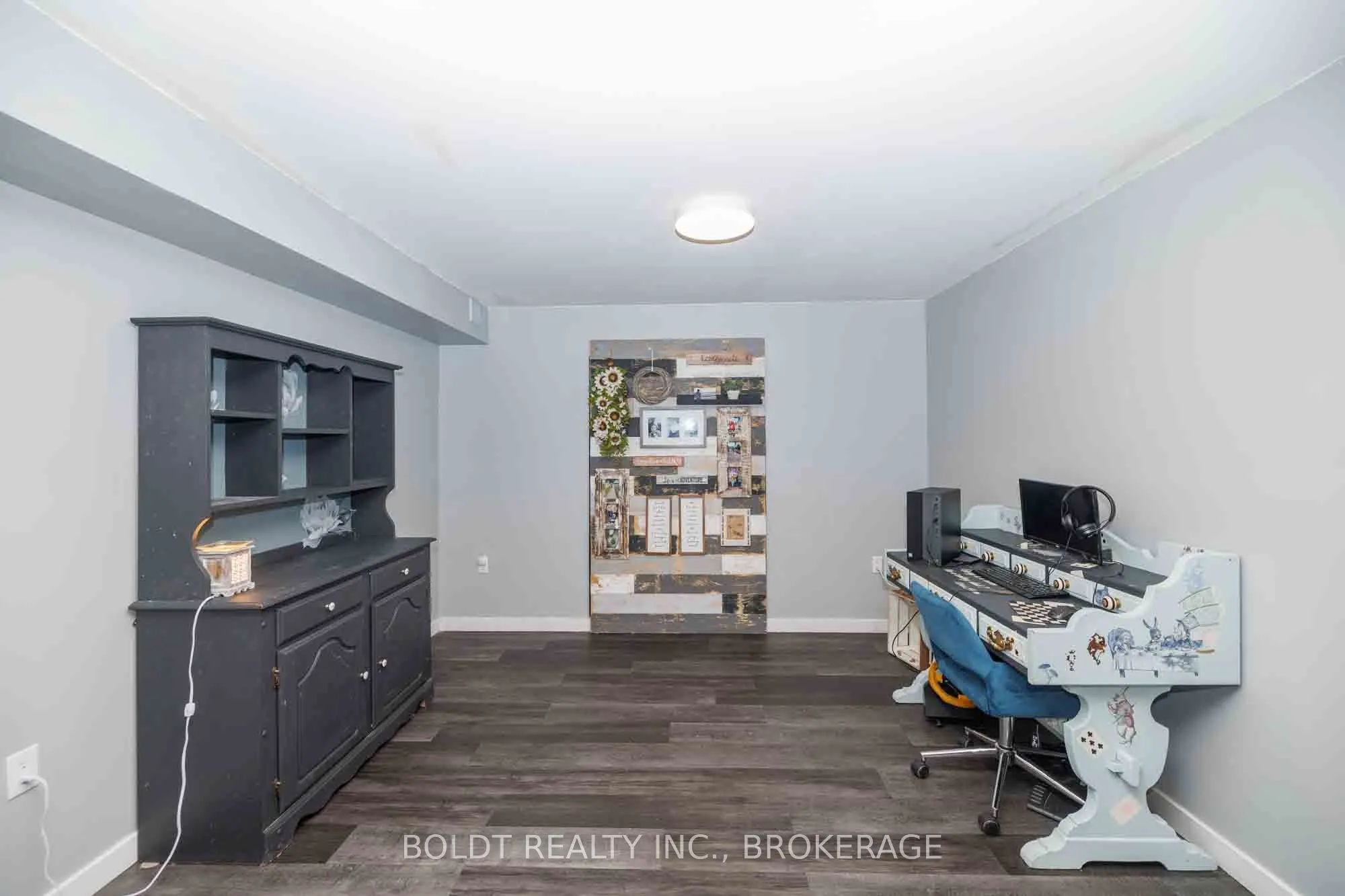 10 1/2 Metcalfe Street