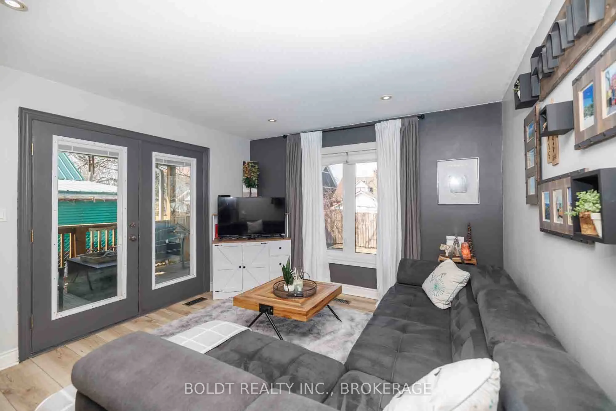 10 1/2 Metcalfe Street
