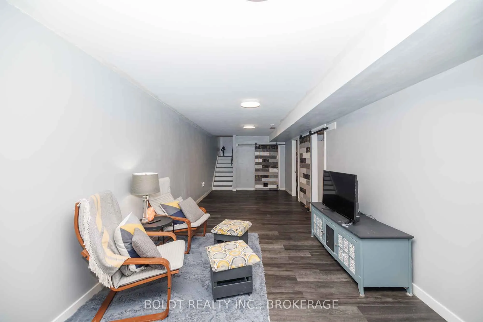 10 1/2 Metcalfe Street