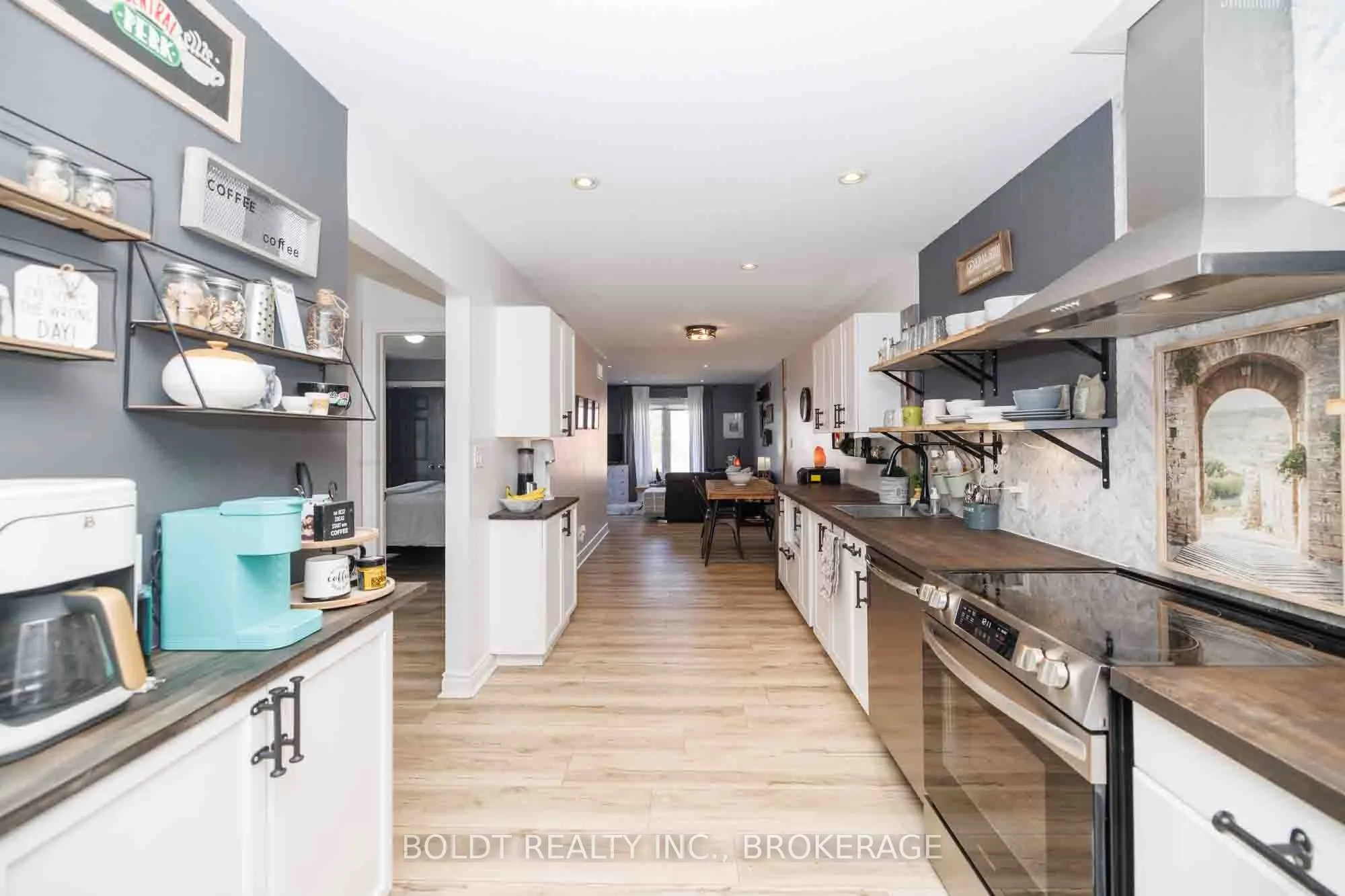 10 1/2 Metcalfe Street
