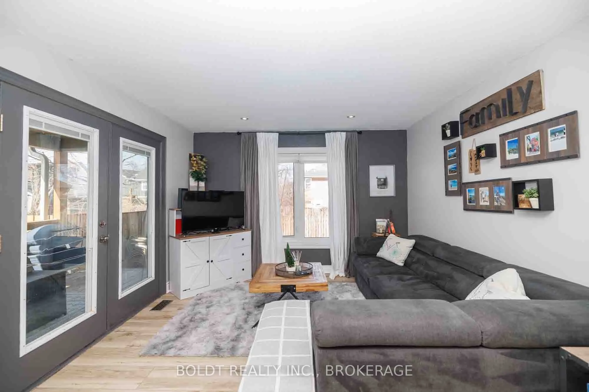 10 1/2 Metcalfe Street