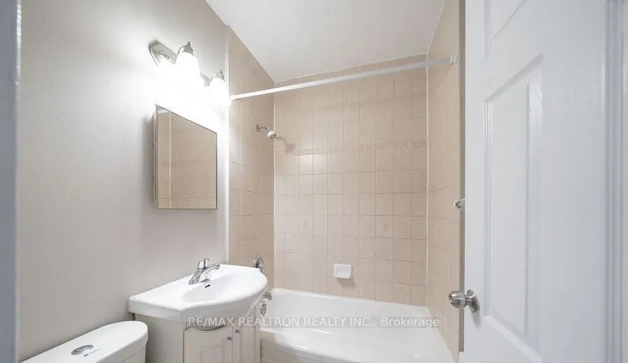 468 Ottawa Street, #725B