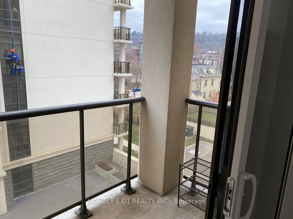 85 Robinson Street, #508