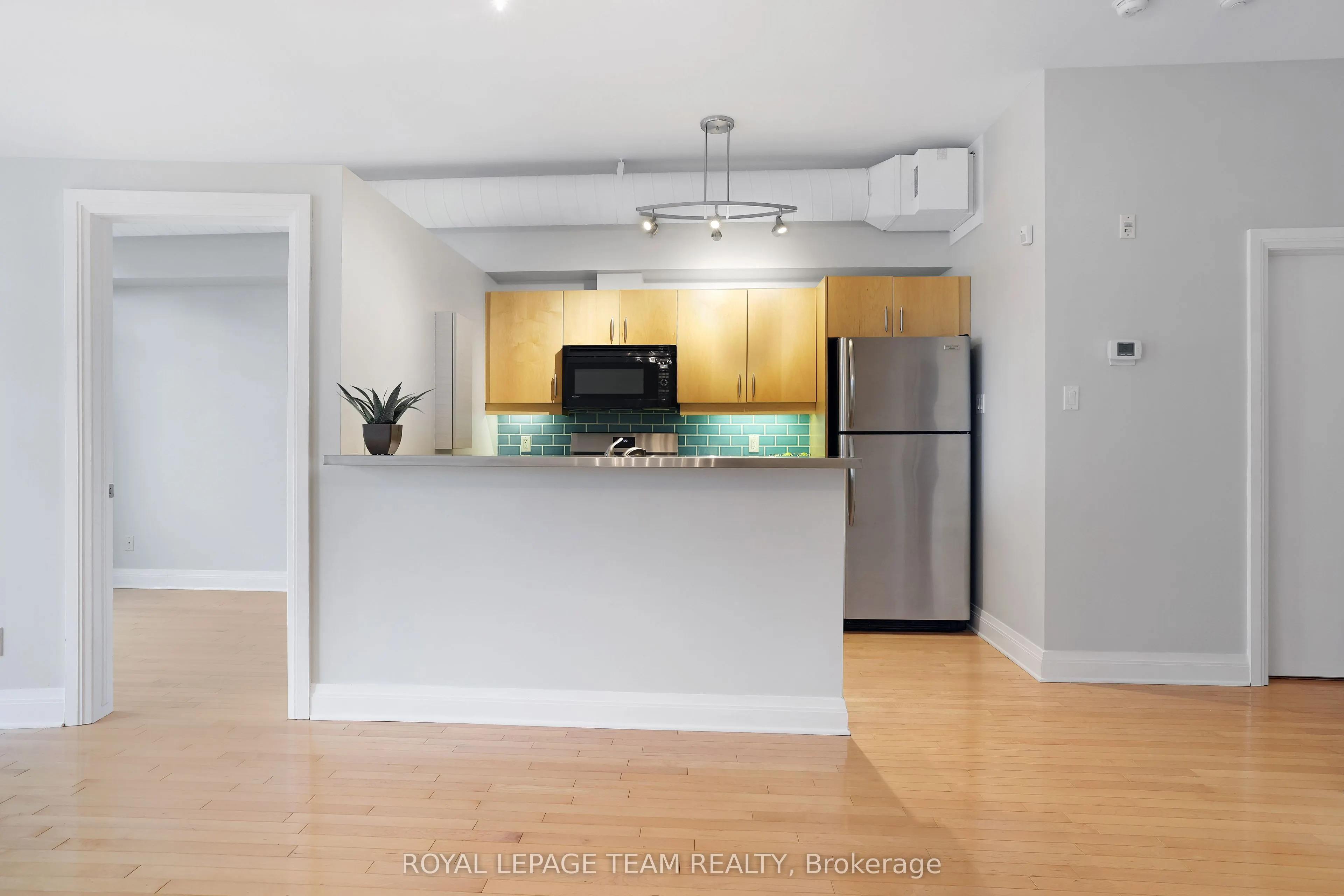 300 Powell Avenue, #203