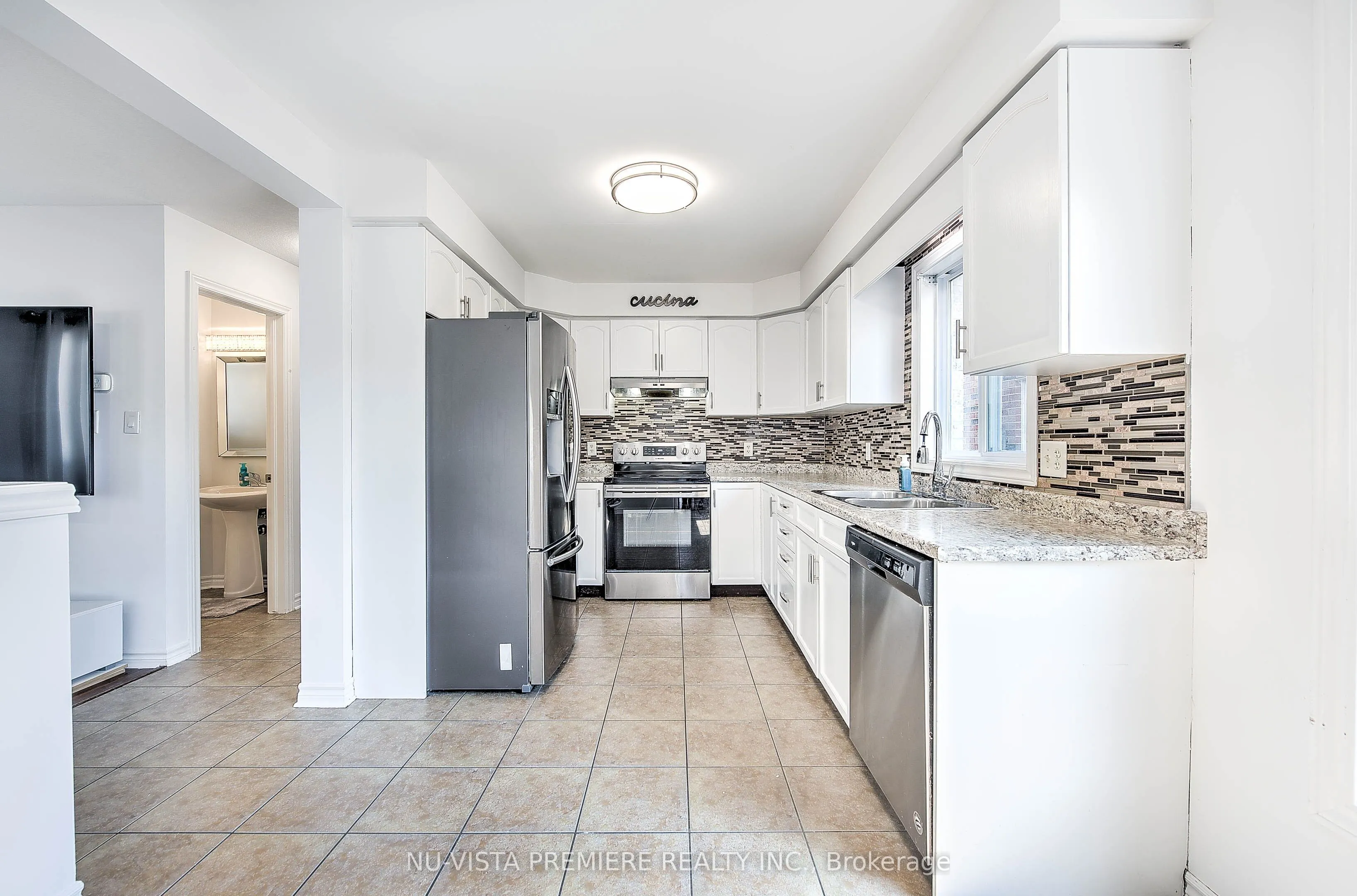 1046 CROSSCREEK Crescent