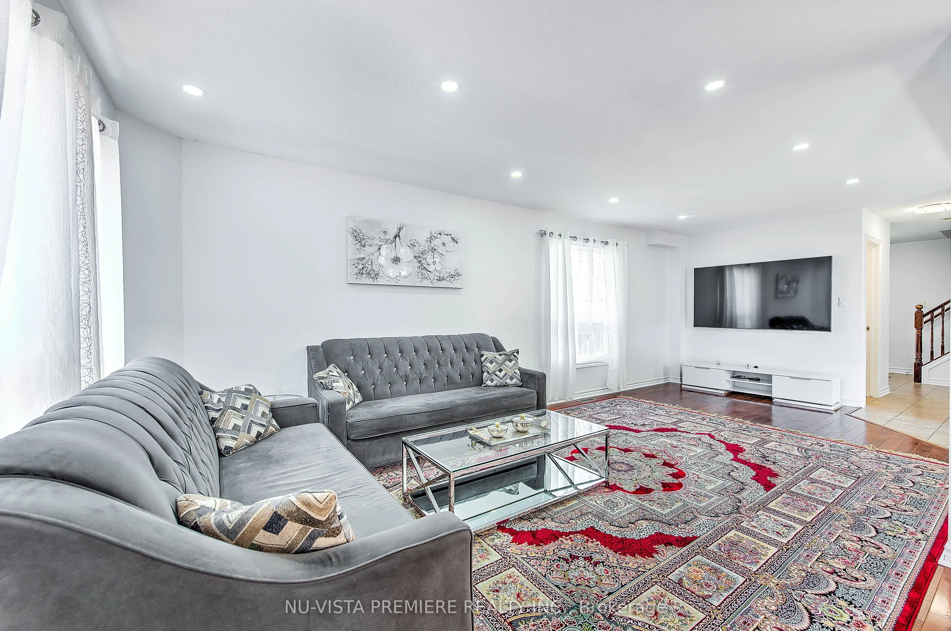 1046 CROSSCREEK Crescent