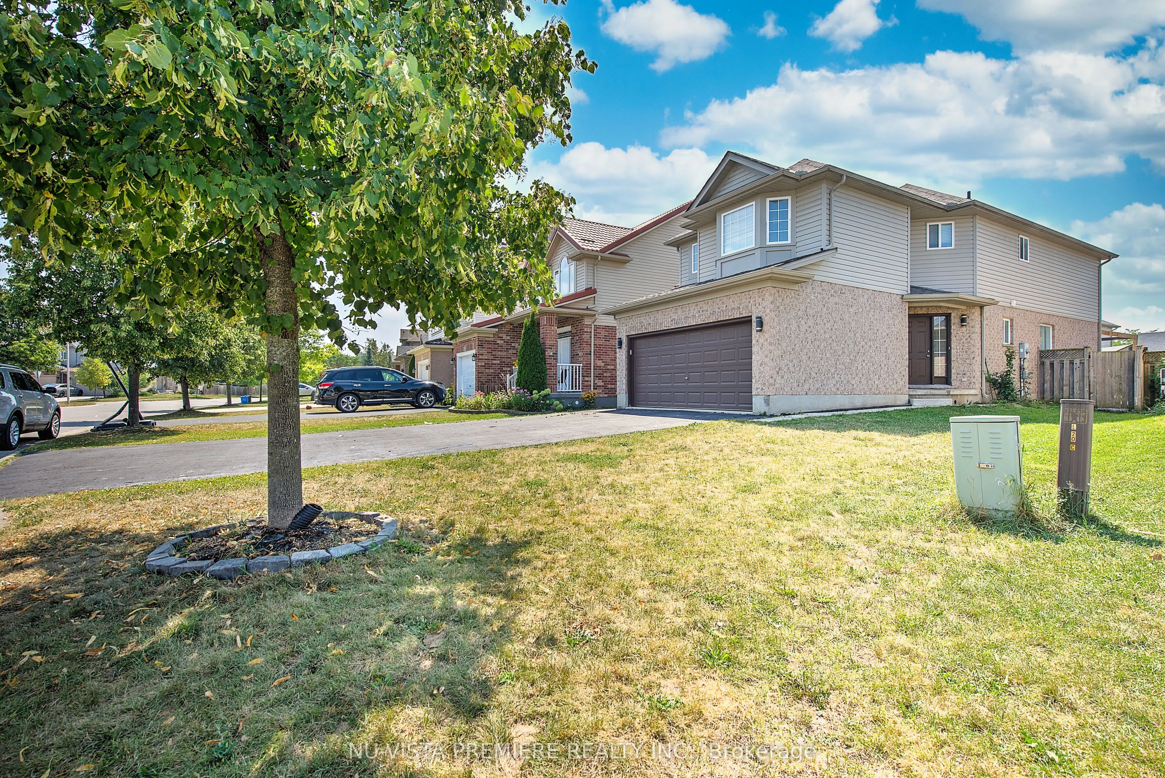 1046 CROSSCREEK Crescent