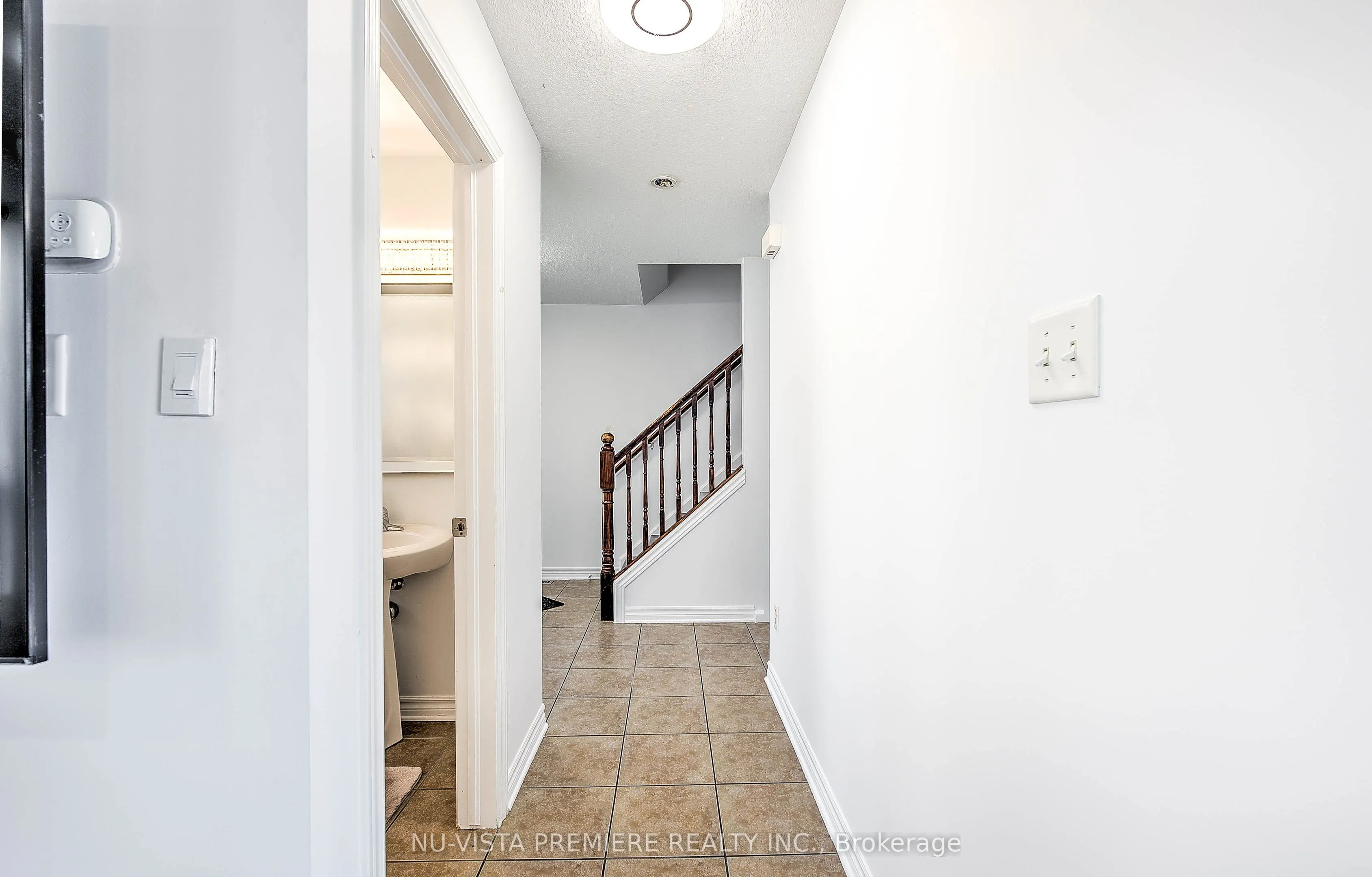 1046 CROSSCREEK Crescent