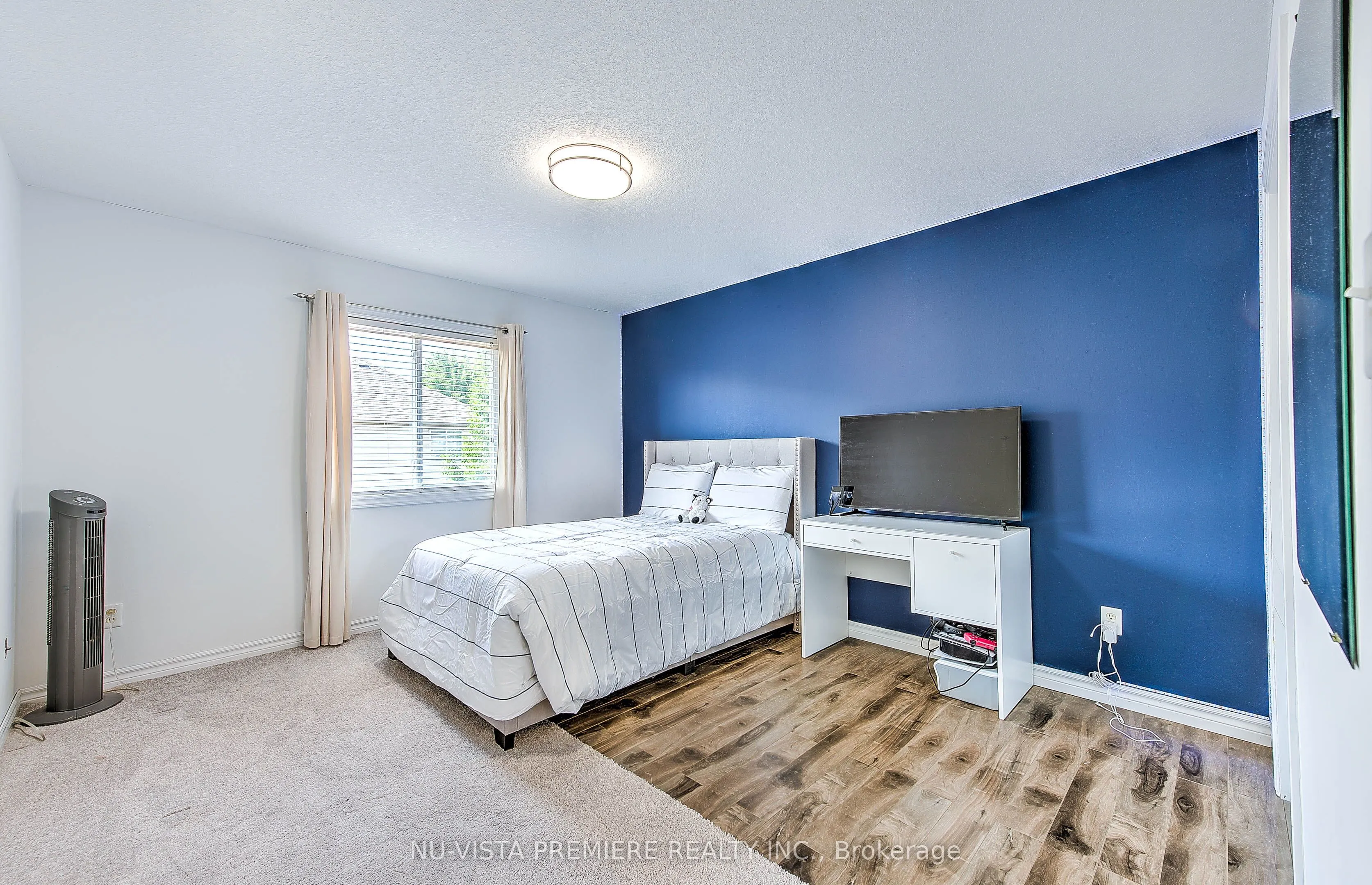 1046 CROSSCREEK Crescent