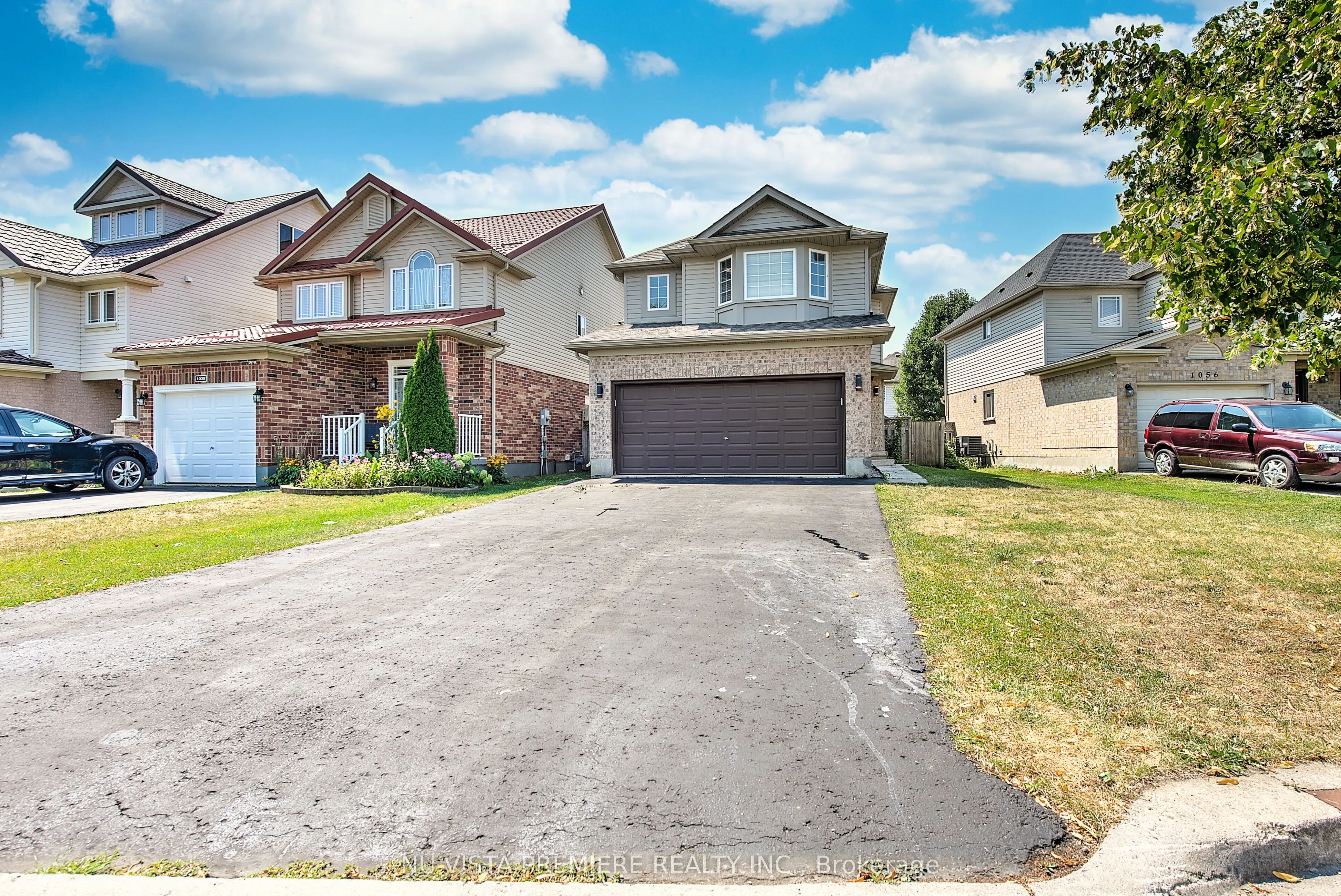 1046 CROSSCREEK Crescent