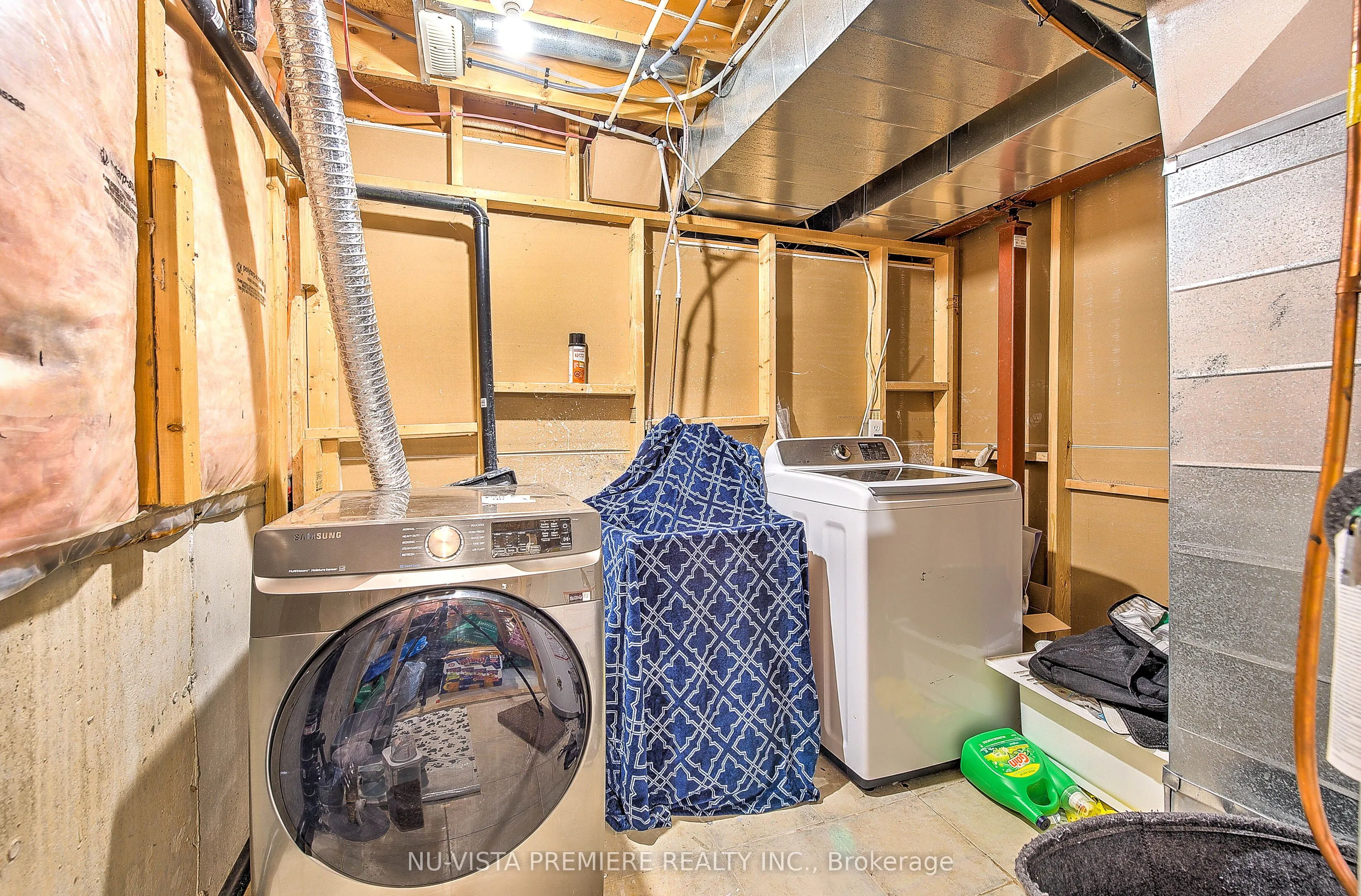1046 CROSSCREEK Crescent