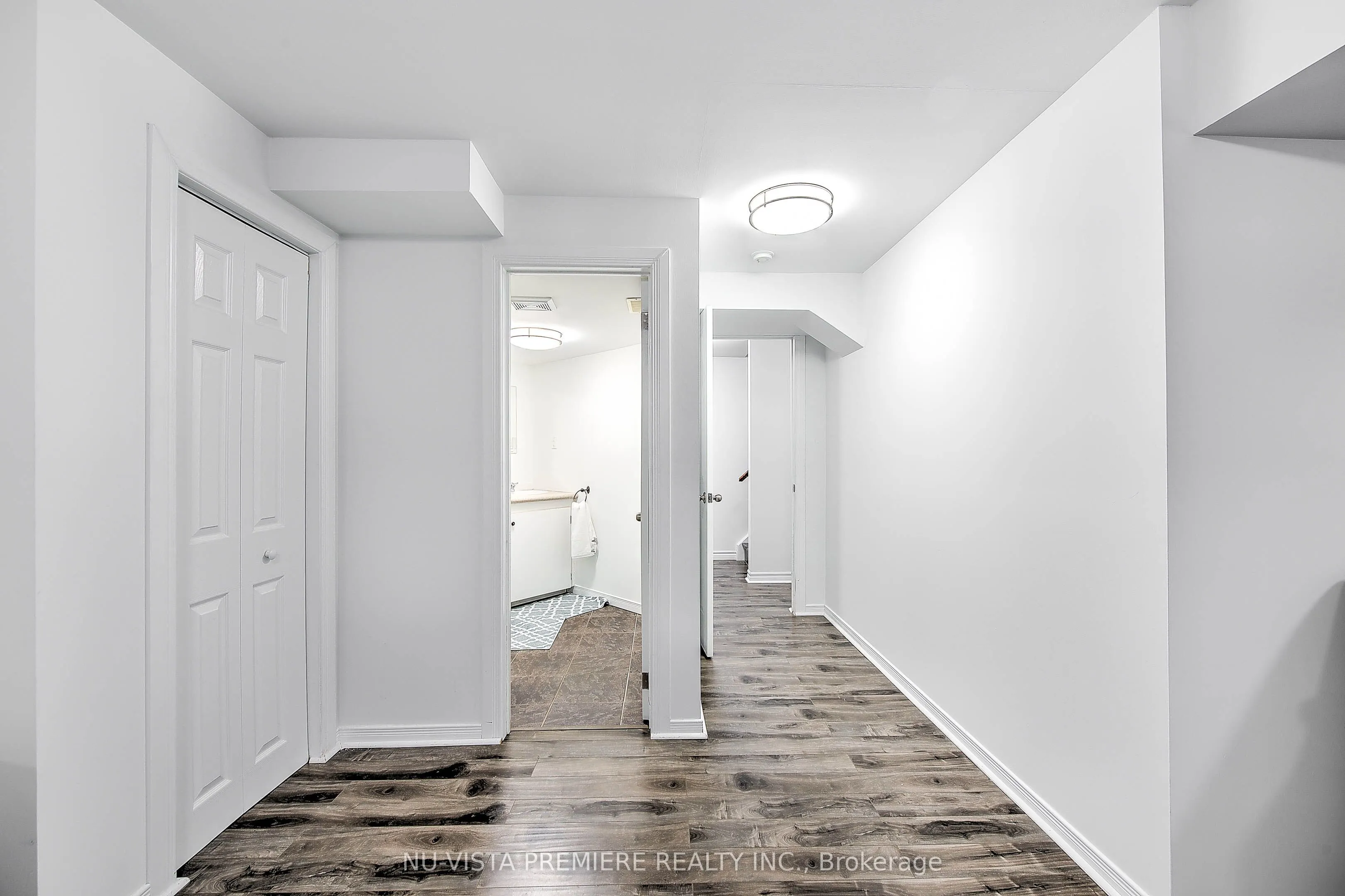1046 CROSSCREEK Crescent