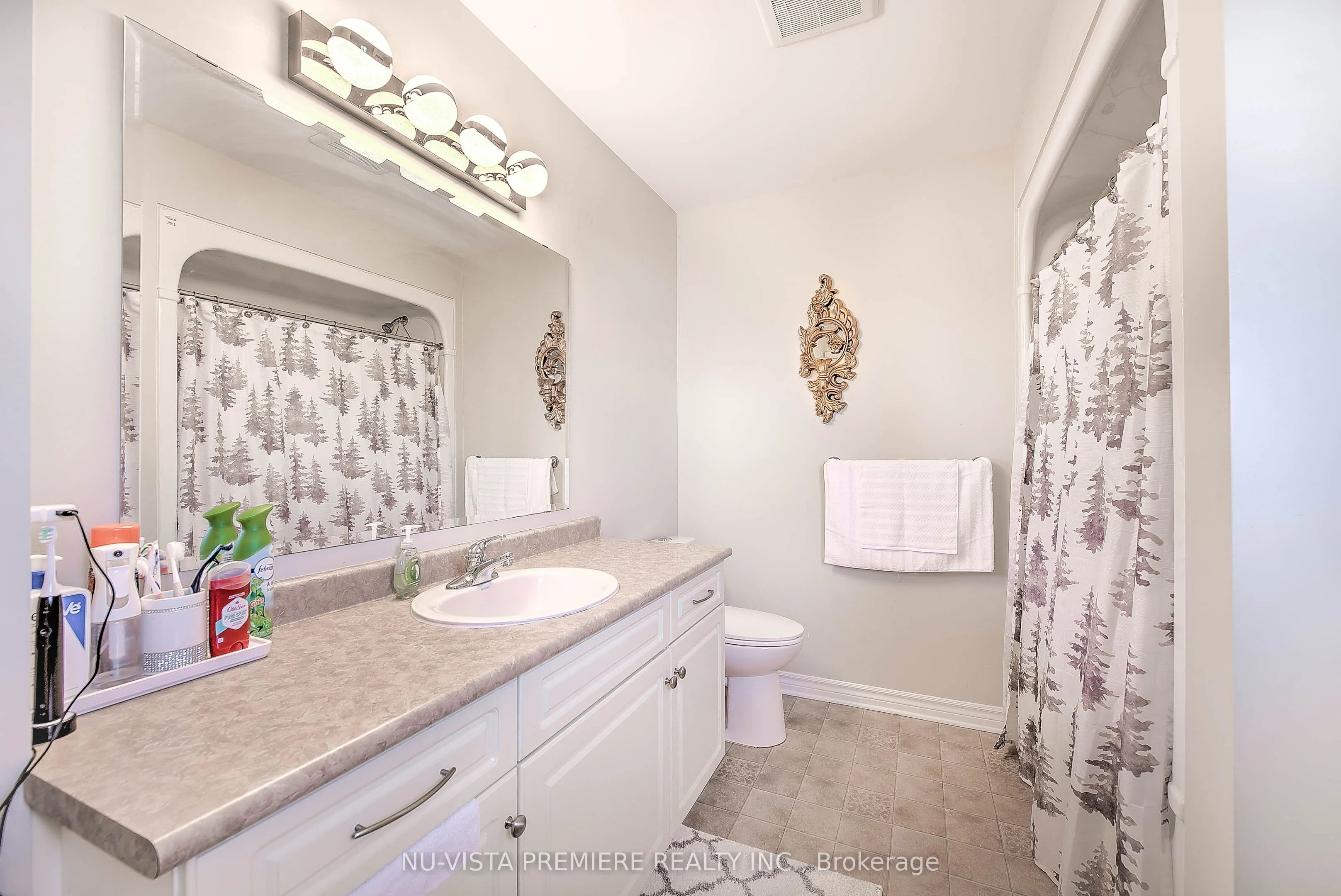 1046 CROSSCREEK Crescent