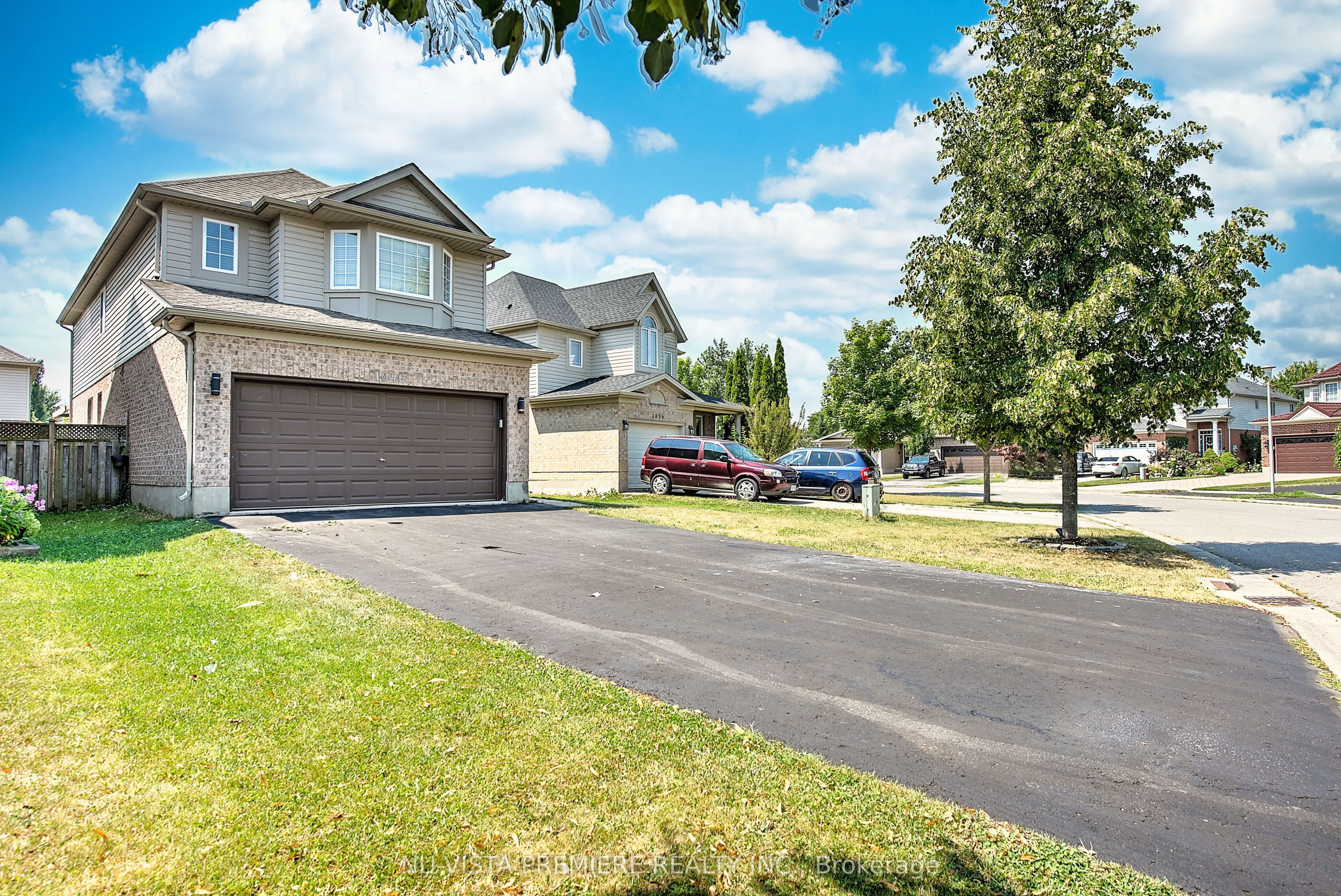 1046 CROSSCREEK Crescent