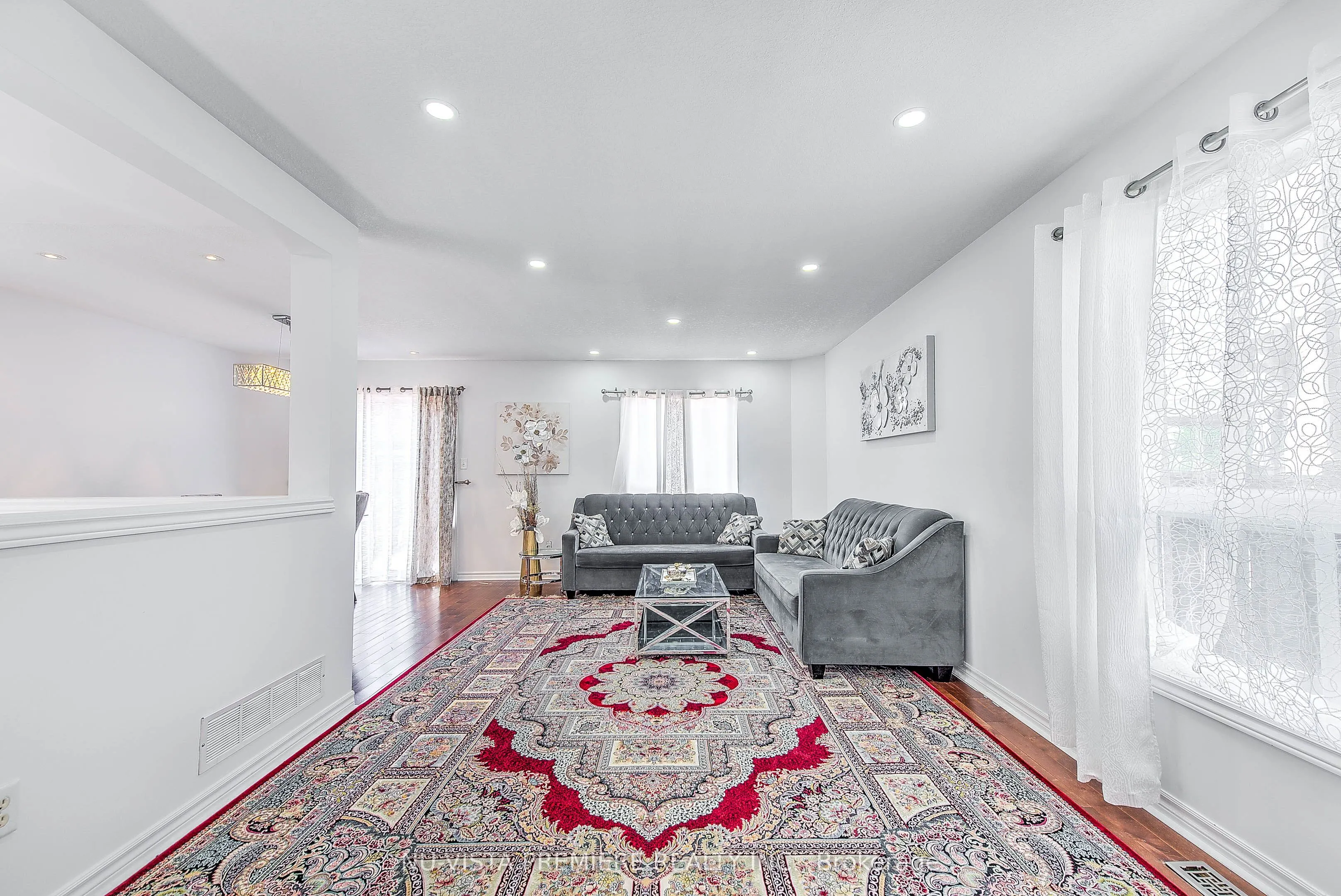 1046 CROSSCREEK Crescent