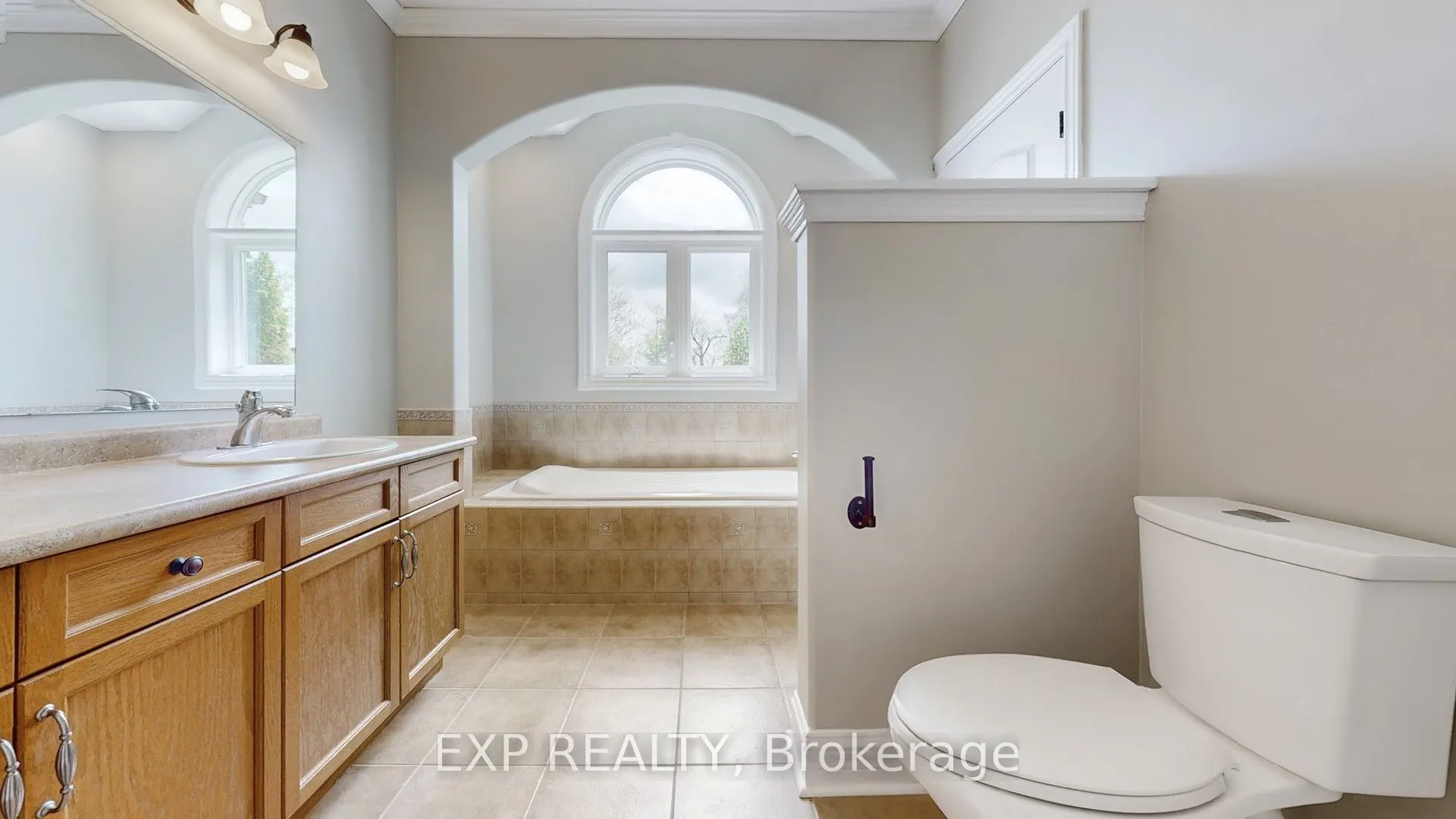 42 Somerville Crescent W