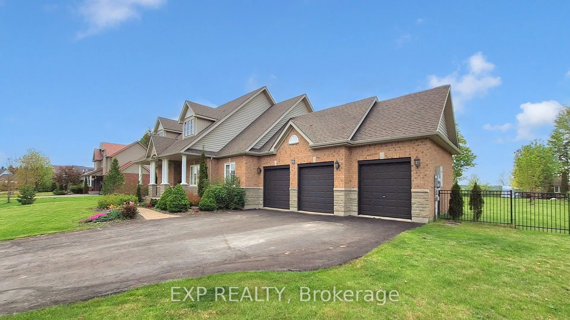 42 Somerville Crescent W