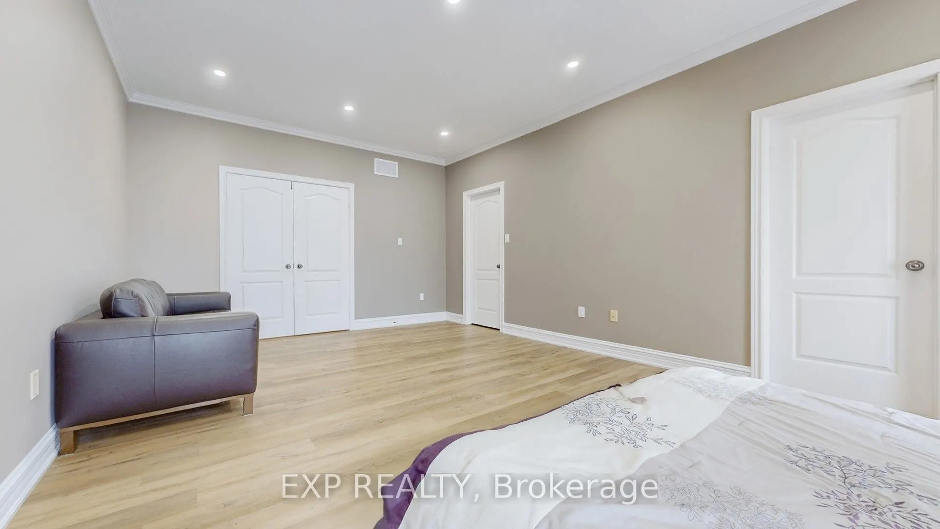42 Somerville Crescent W