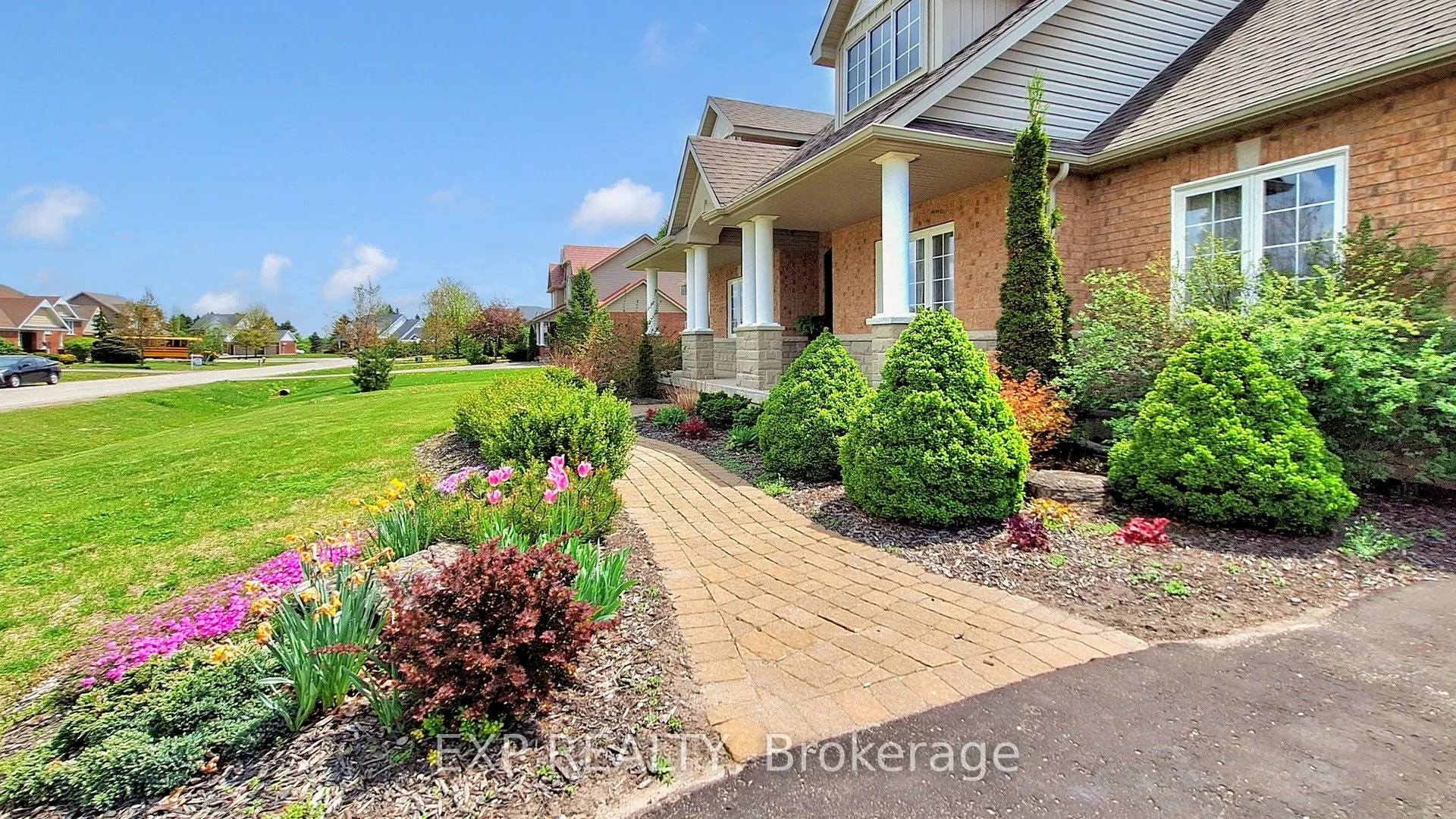 42 Somerville Crescent W