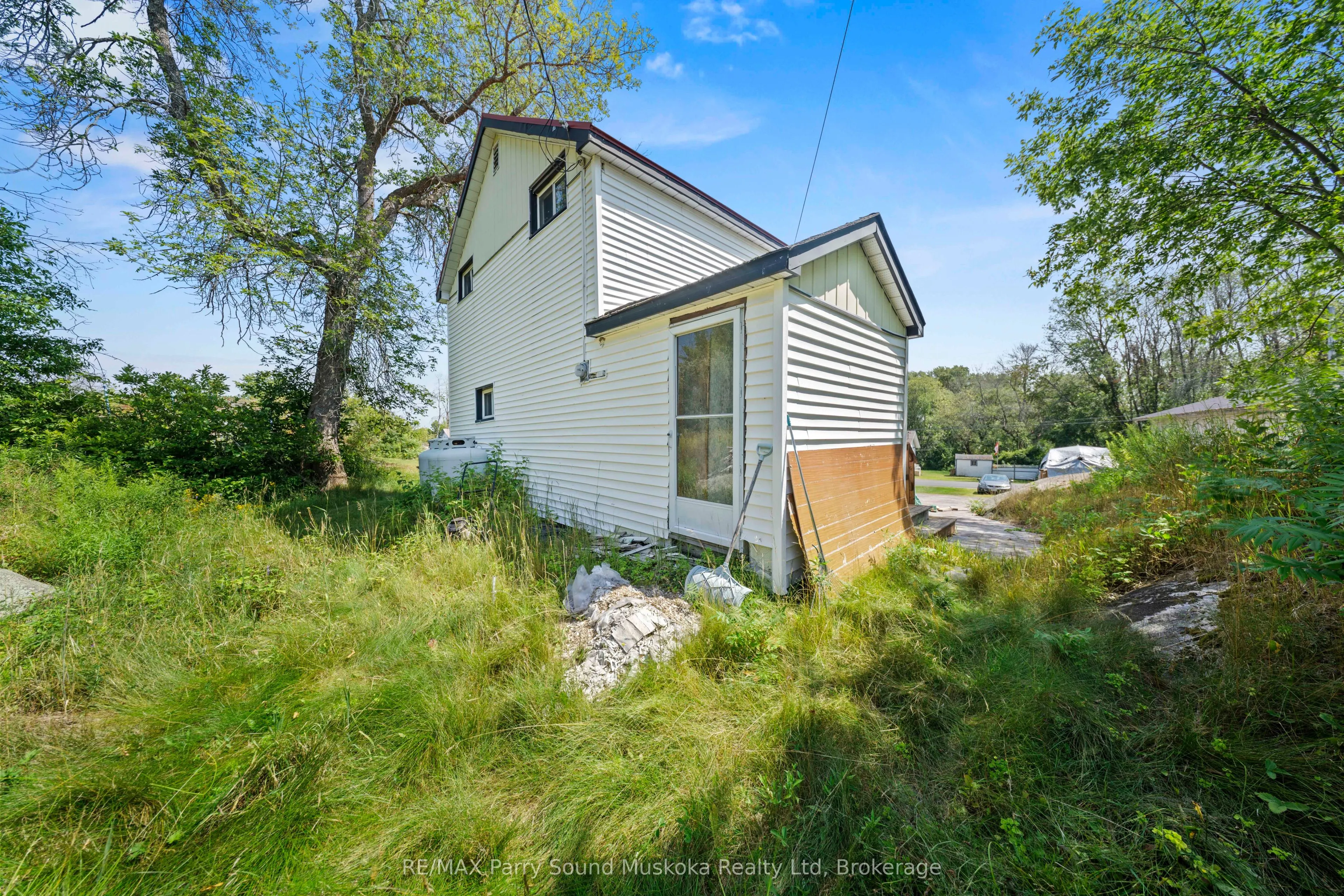 1027 Riverside Drive