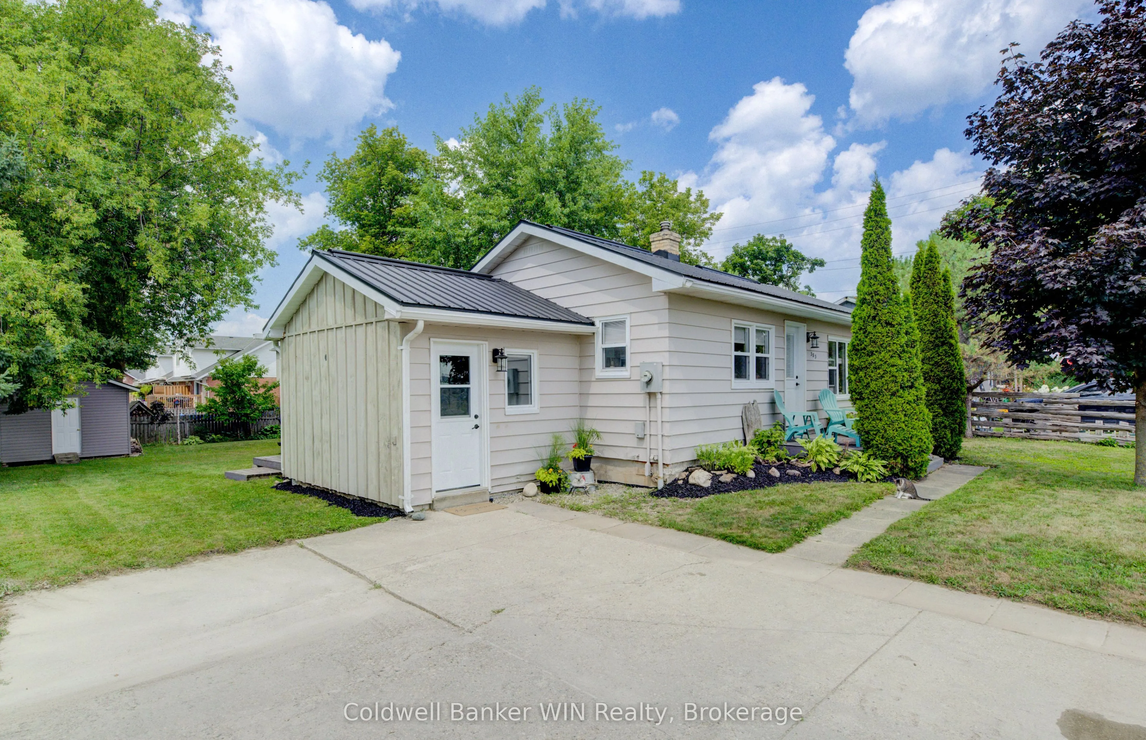 383 Wellington Street E