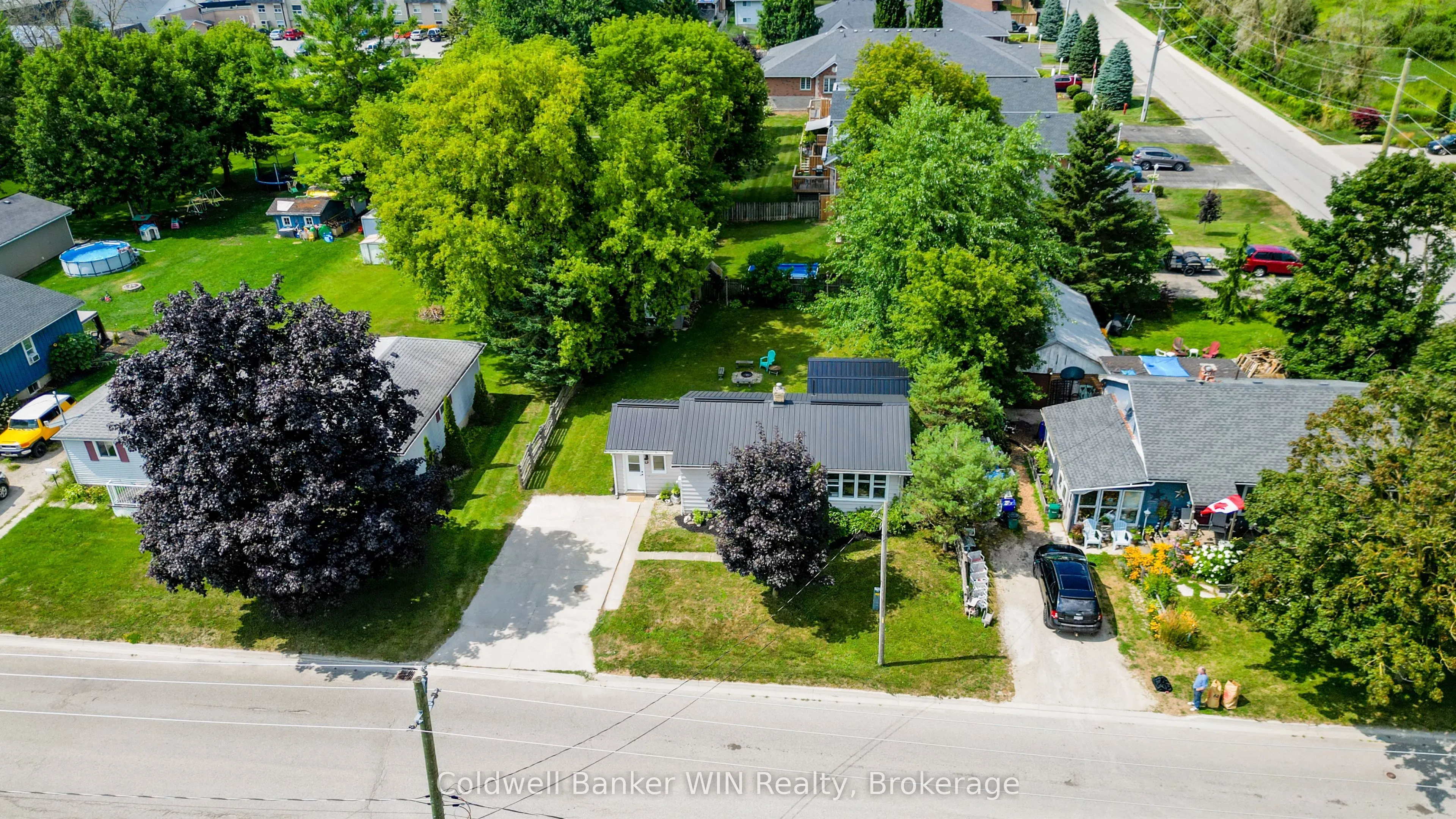 383 Wellington Street E