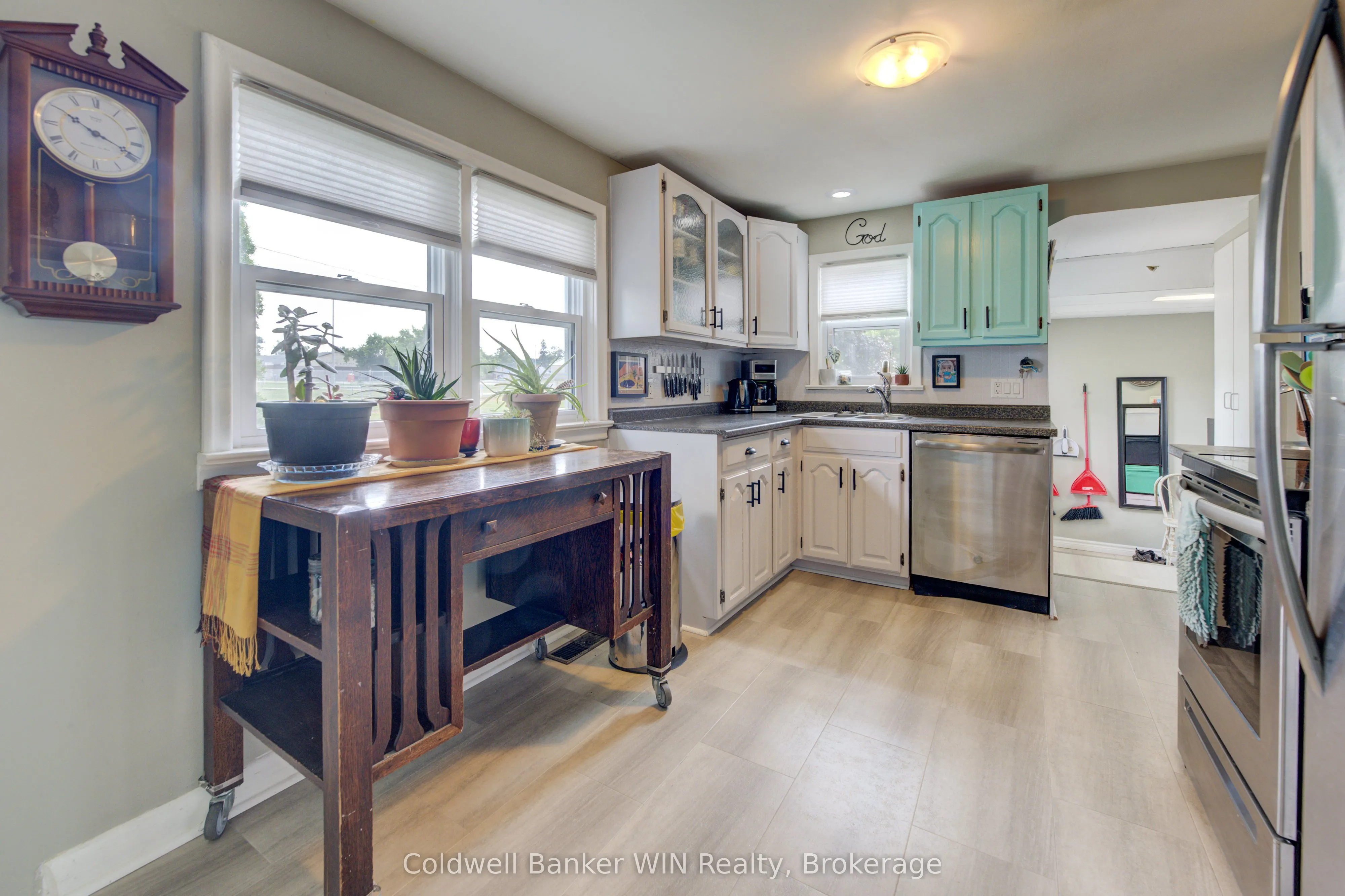 383 Wellington Street E