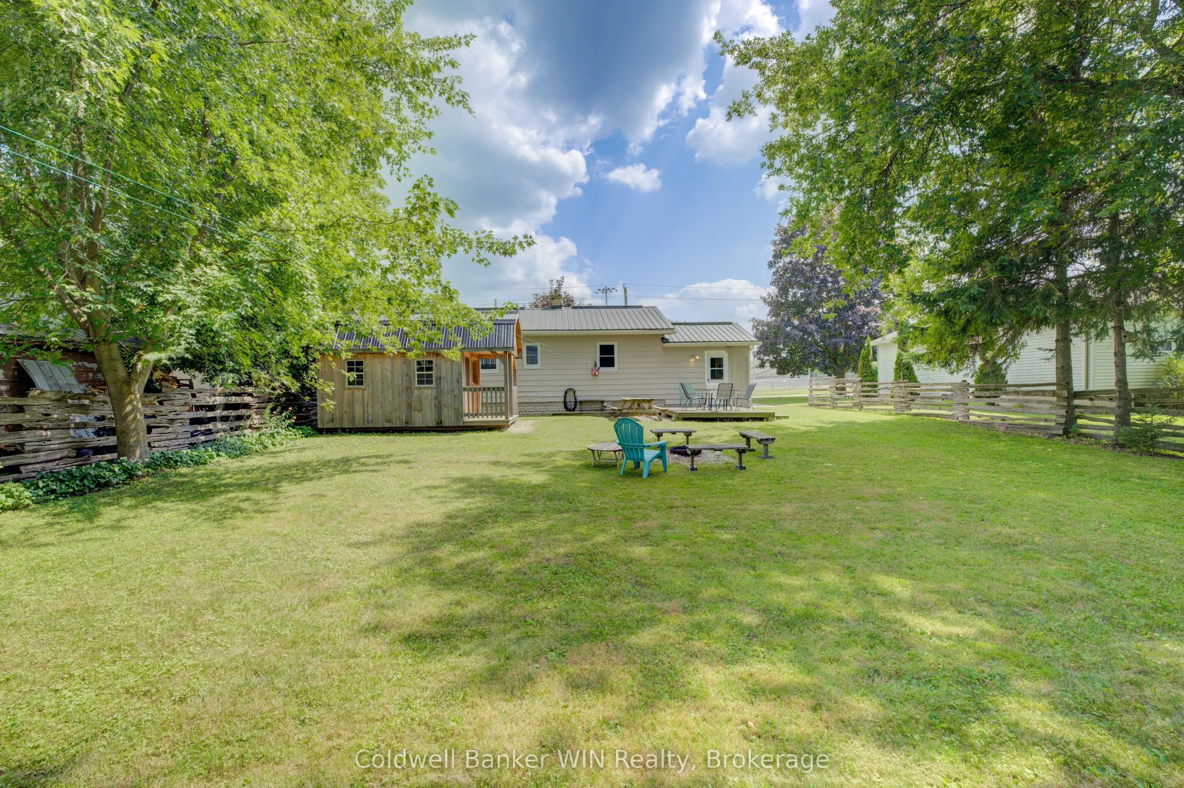 383 Wellington Street E
