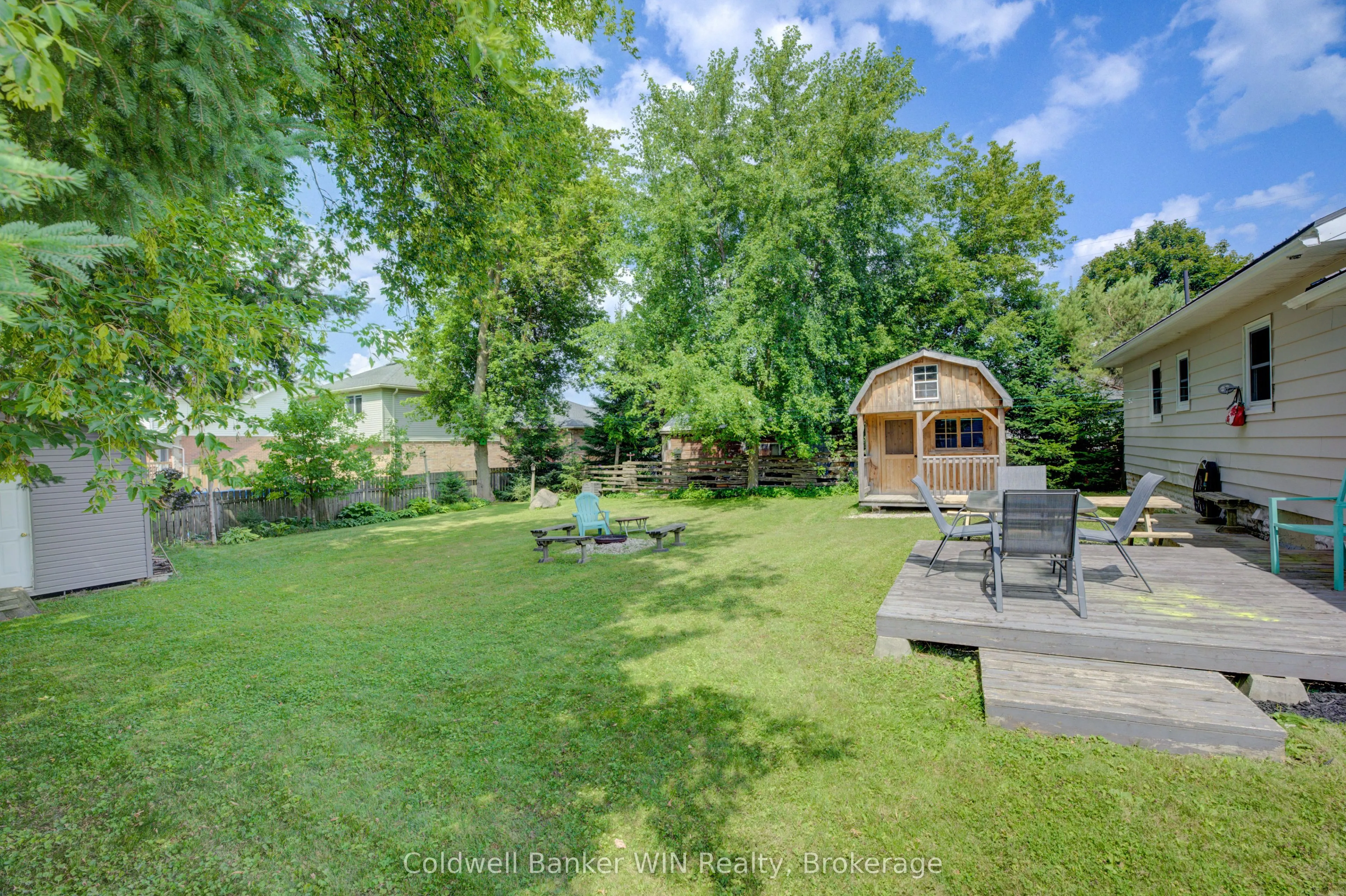 383 Wellington Street E