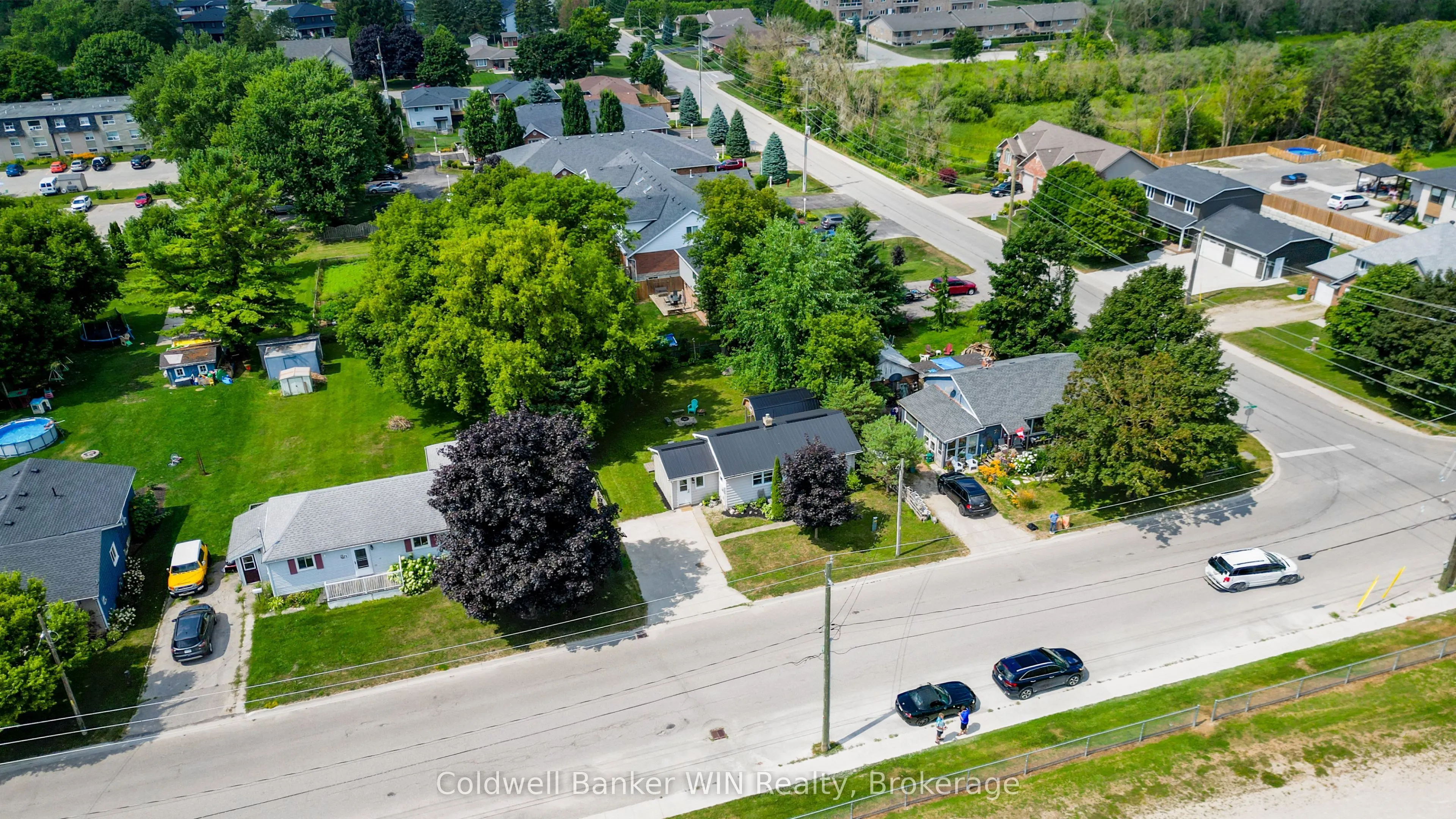 383 Wellington Street E
