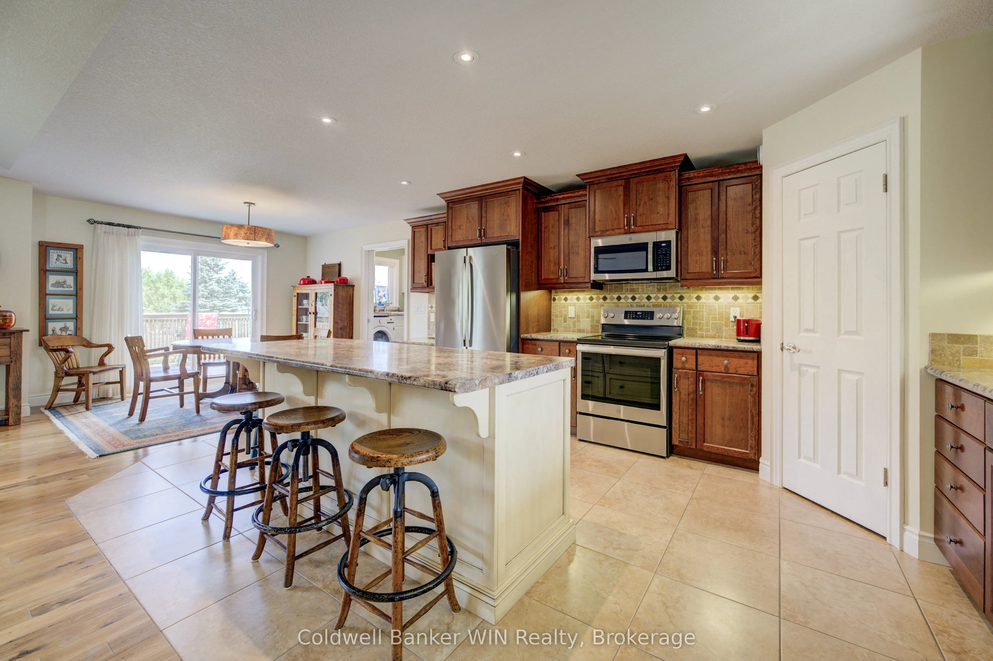 22 REGENCY Drive