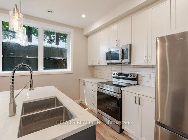 659 Donat Street, #B01