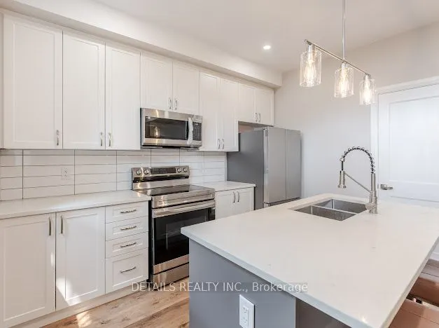 659 Donat Street, #B01