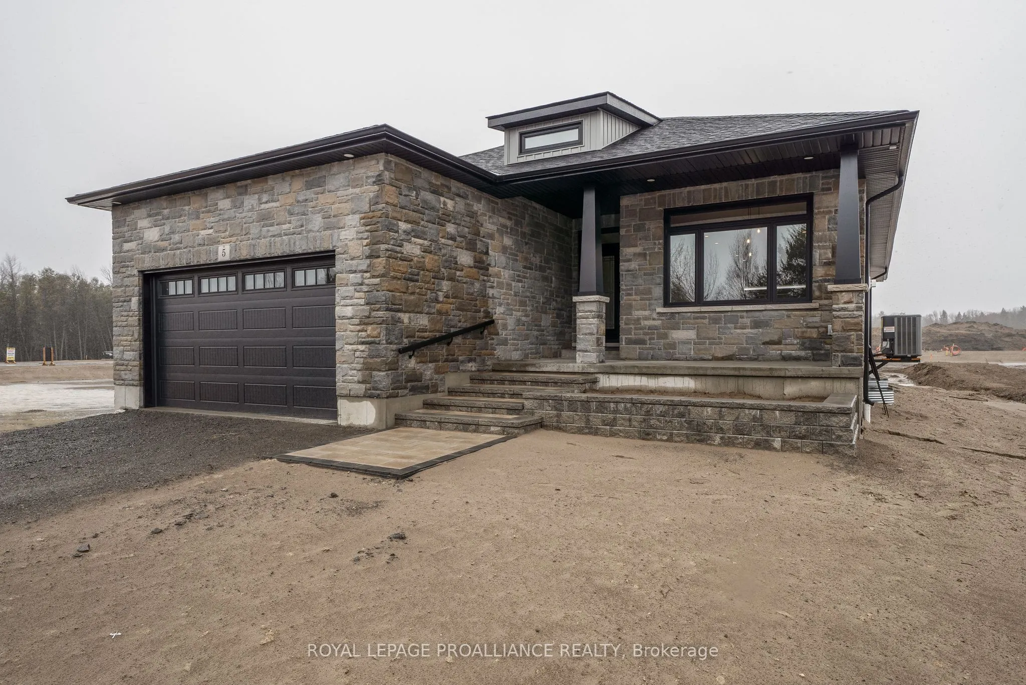 30 MacKenzie John Crescent