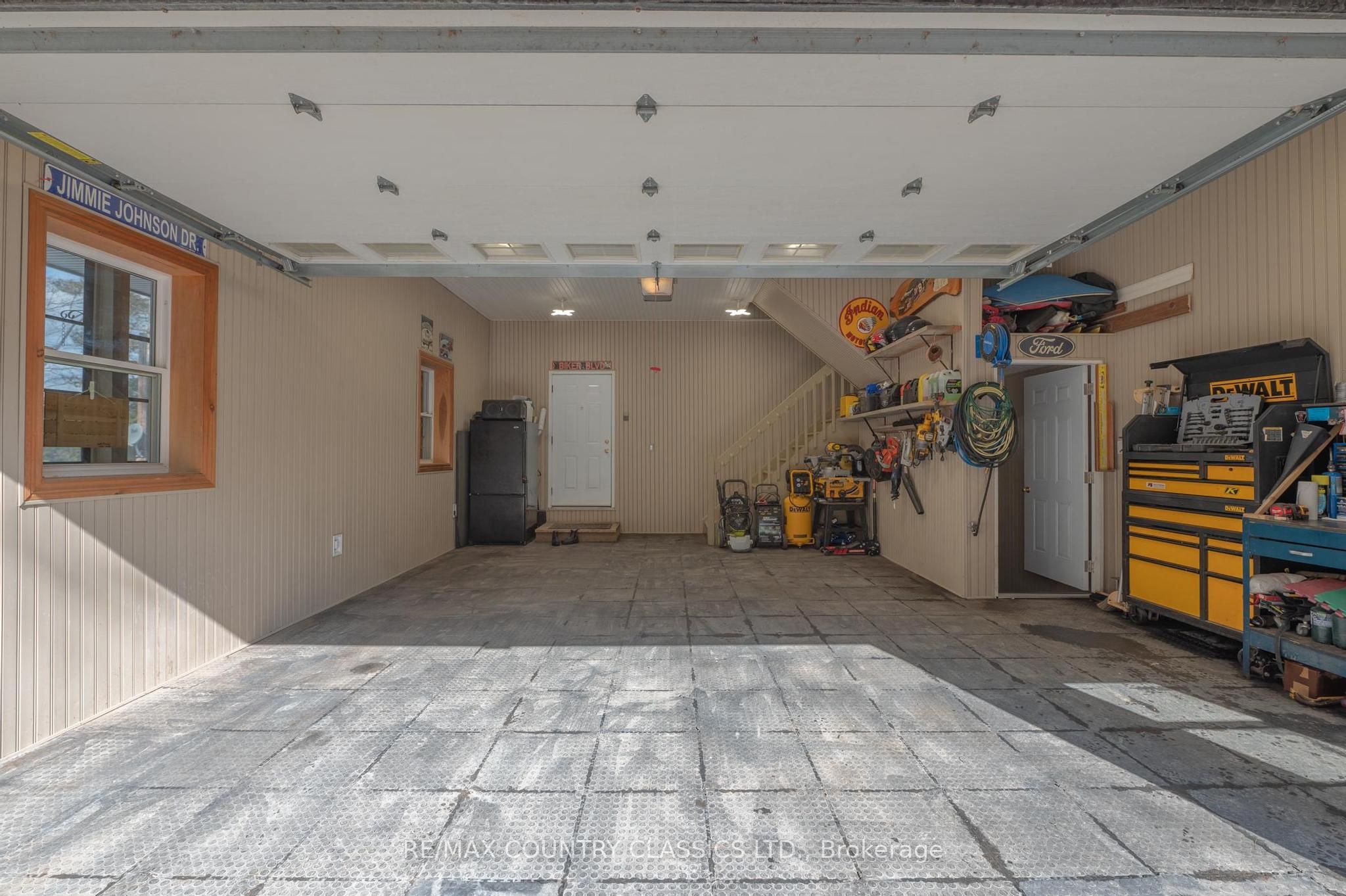 32 Shadowood Lane