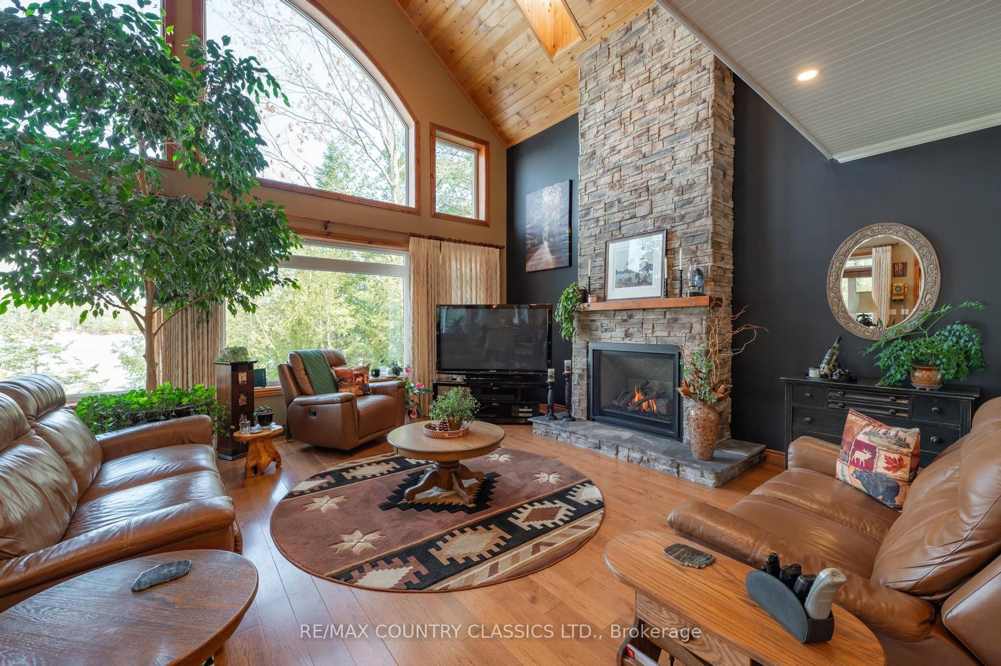 32 Shadowood Lane