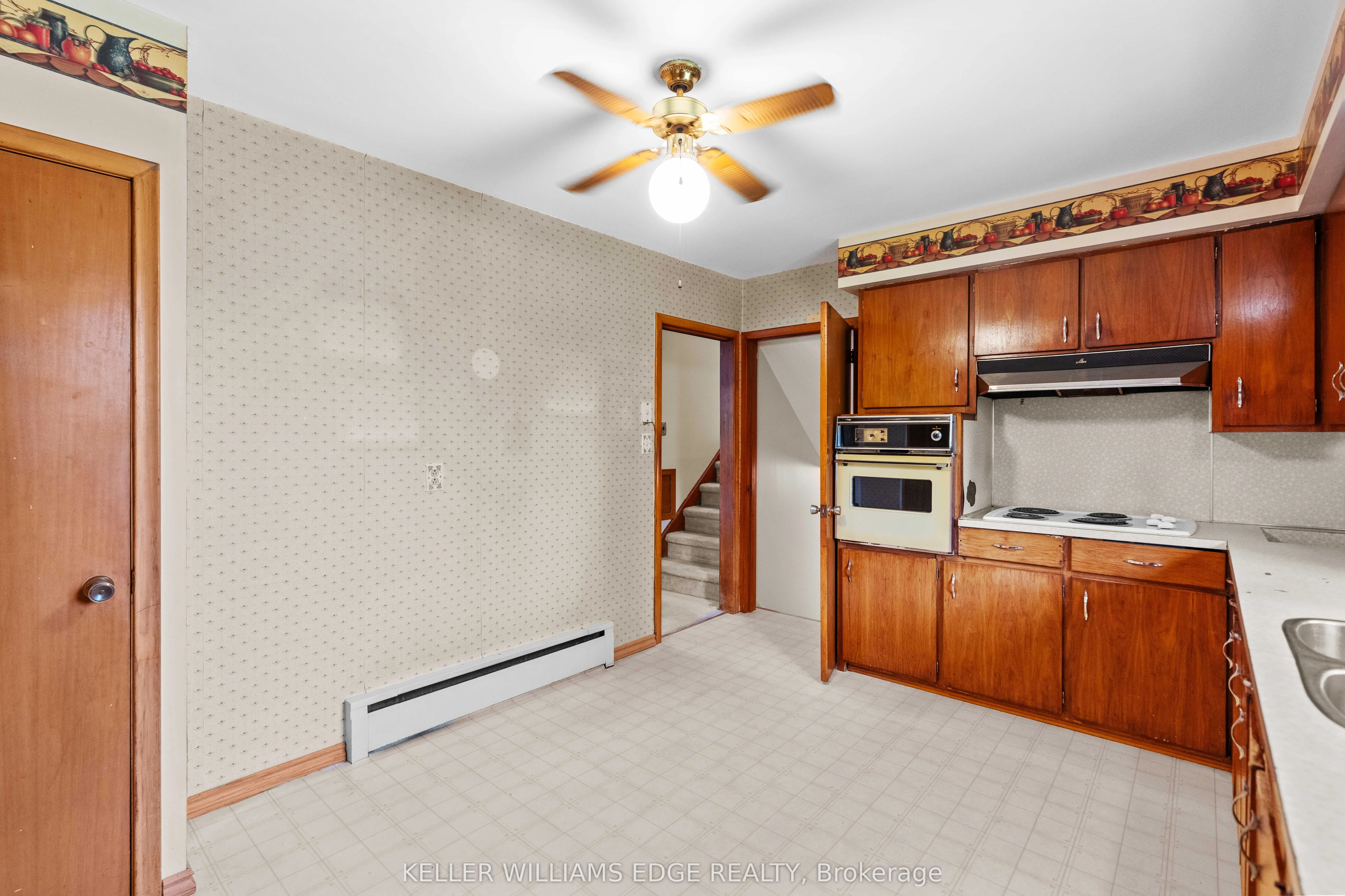 1352 Centre Road