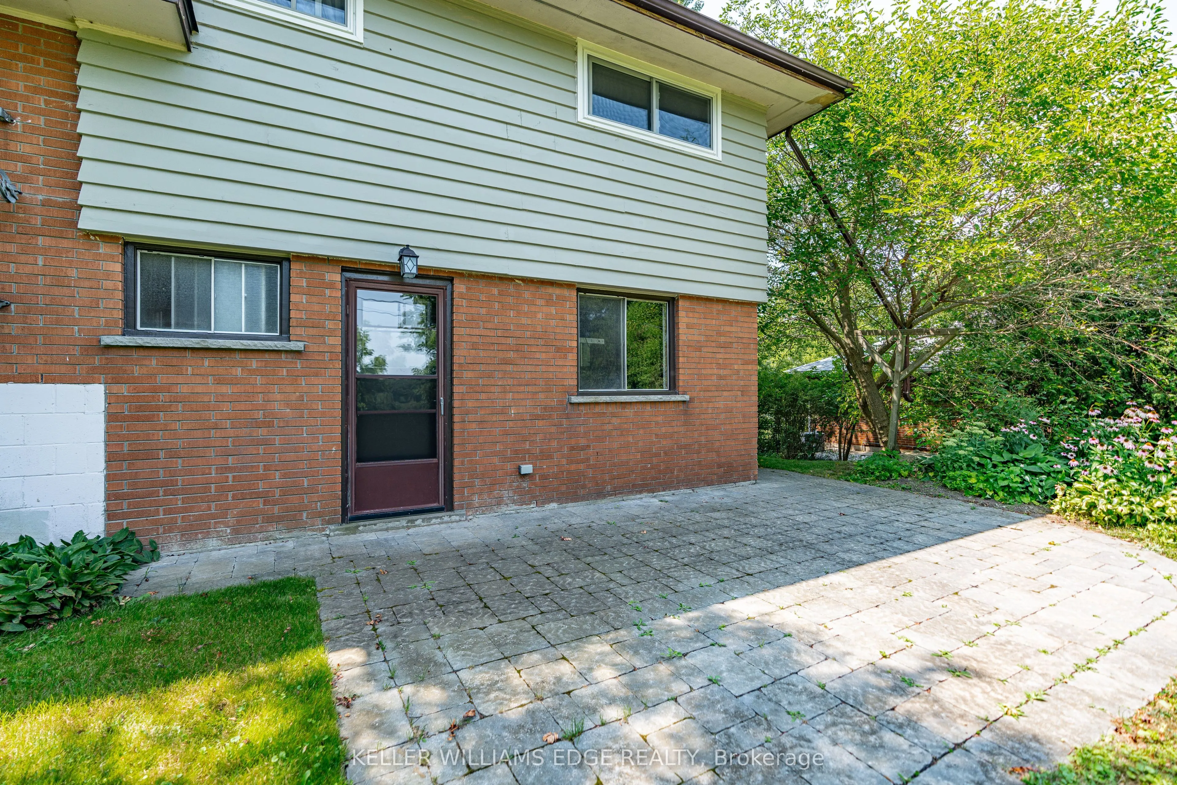 1352 Centre Road