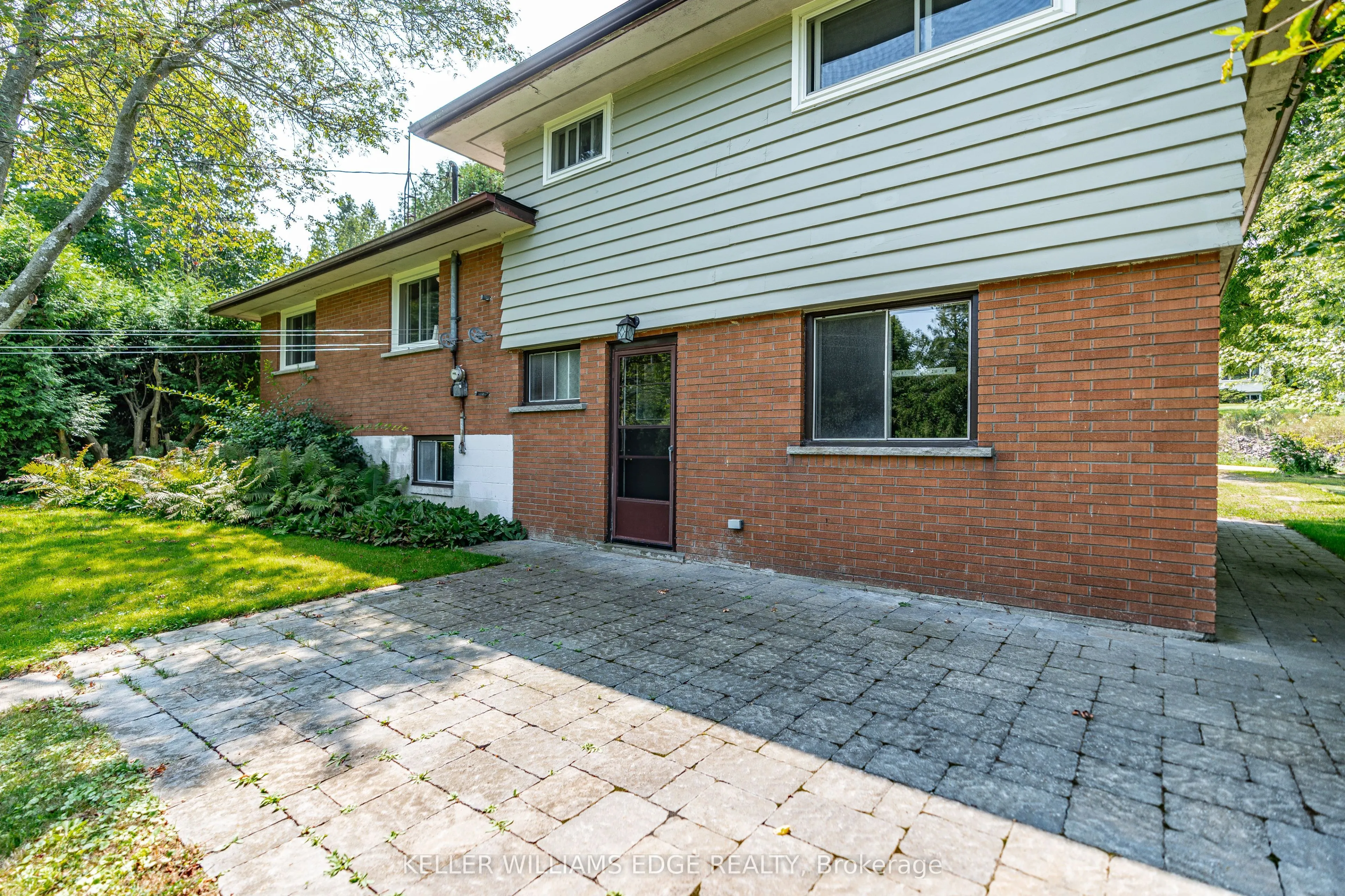 1352 Centre Road