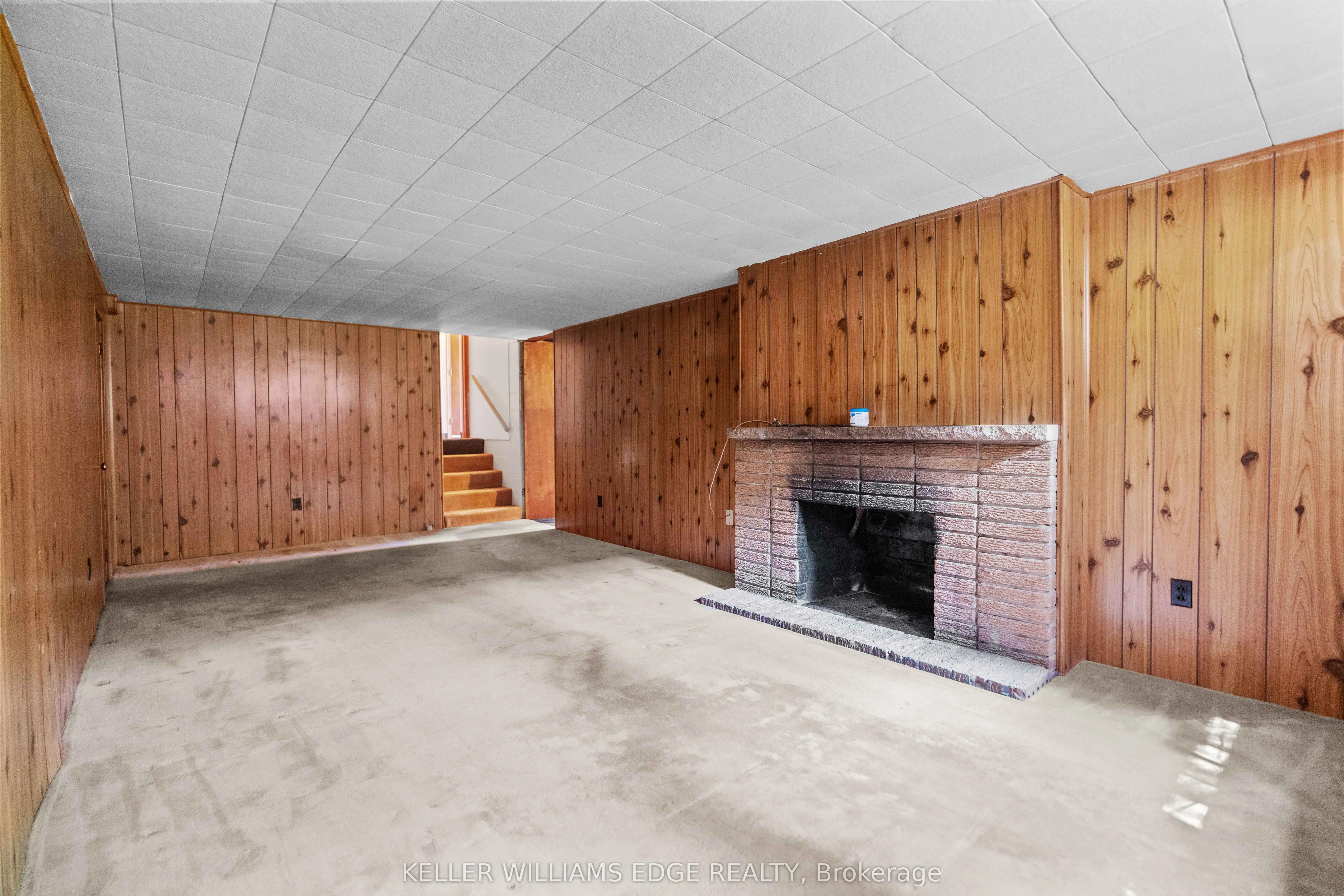 1352 Centre Road