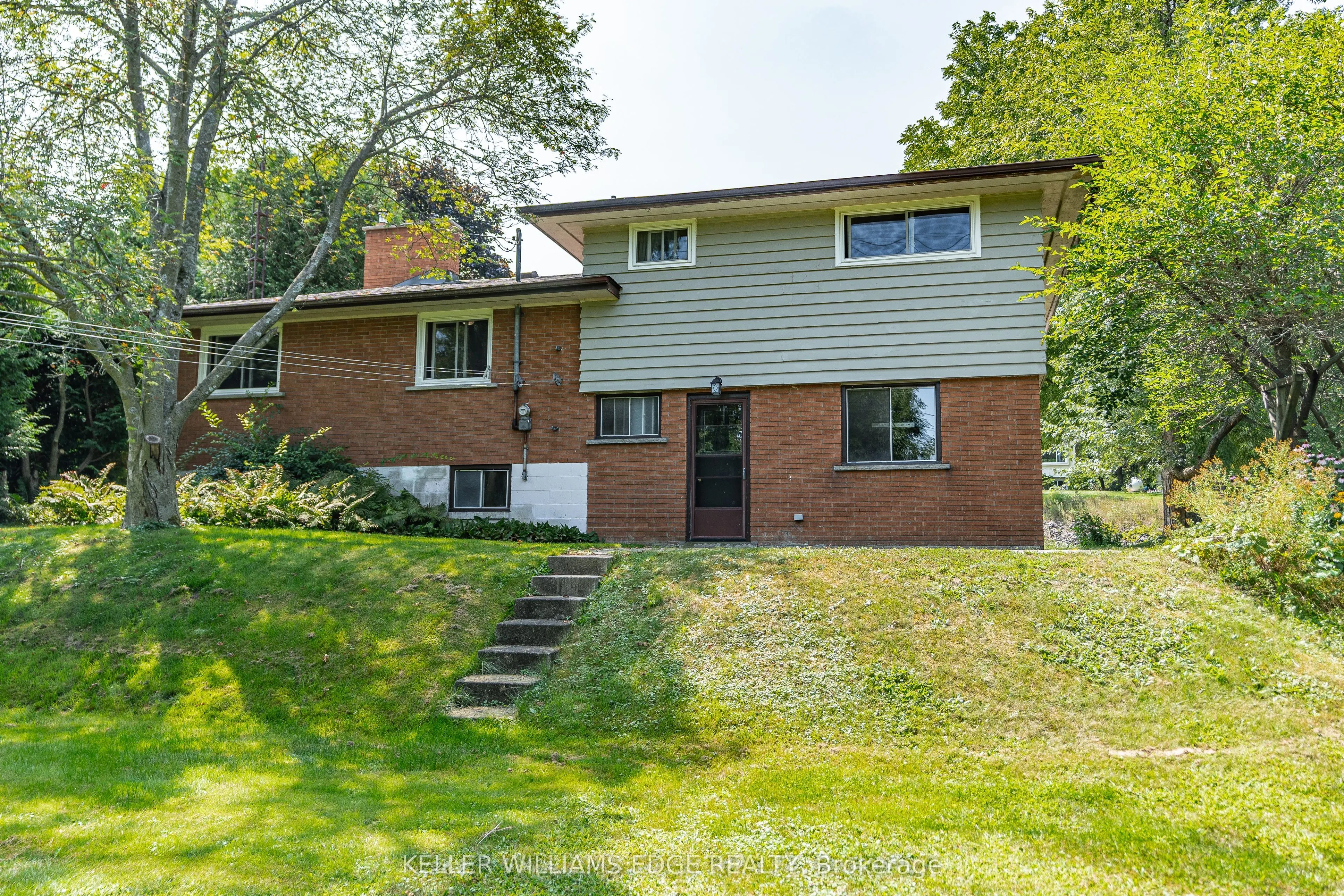 1352 Centre Road